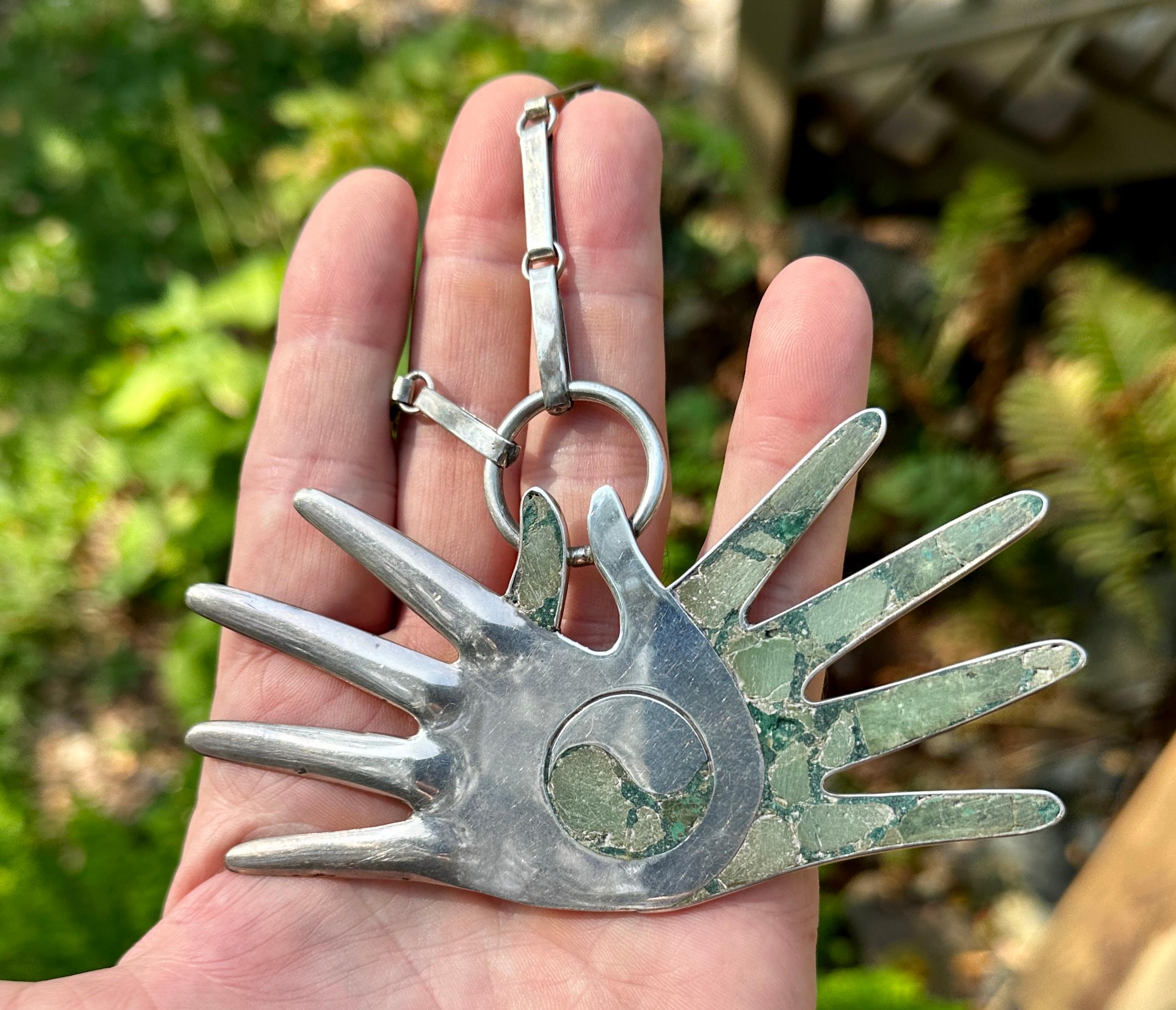 William Spratling Collar de Manos Yin/Yang Incrustación de virutas de piedra dura de plata 1965-1967 Corte mixto en venta