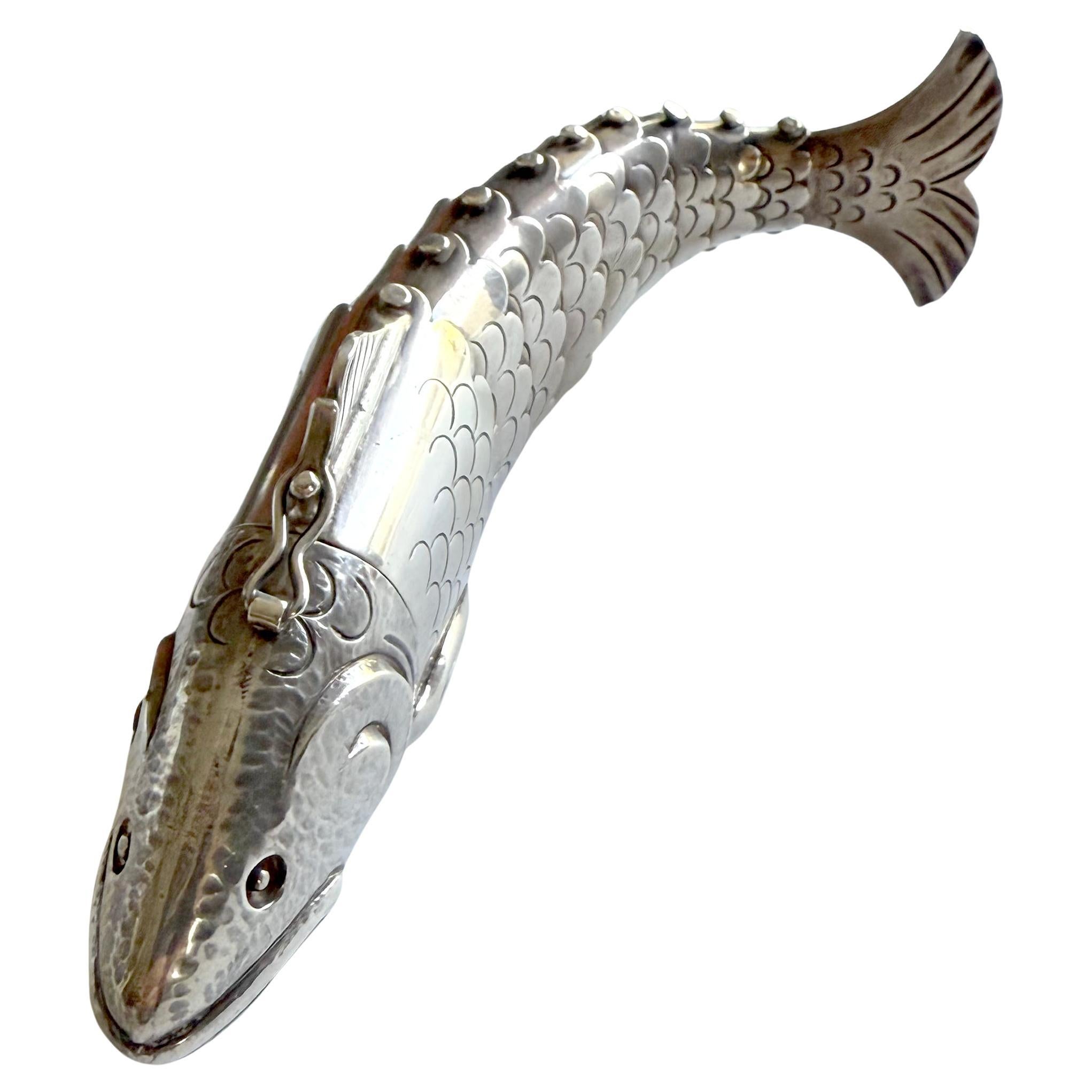 William Spratling Mexican Modernist Articulating Fish Spice Stash Box In Good Condition In Palm Springs, CA