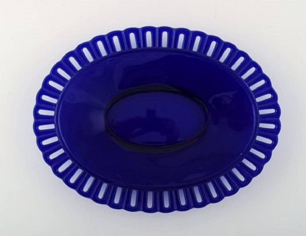 William Steberg for Gullaskuf. Seven plates and bowls in dark blue art glass.
Measures: Bowl 18 cm. x 5 cm.
Sweden 1960s-1970s.
In perfect condition.