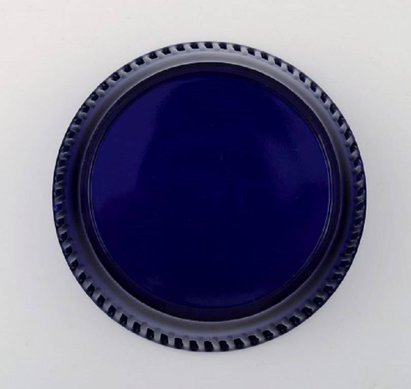 Sept assiettes et bols en verre d'art bleu foncé William Steberg pour Gullaskuf Excellent état - En vente à København, Copenhagen