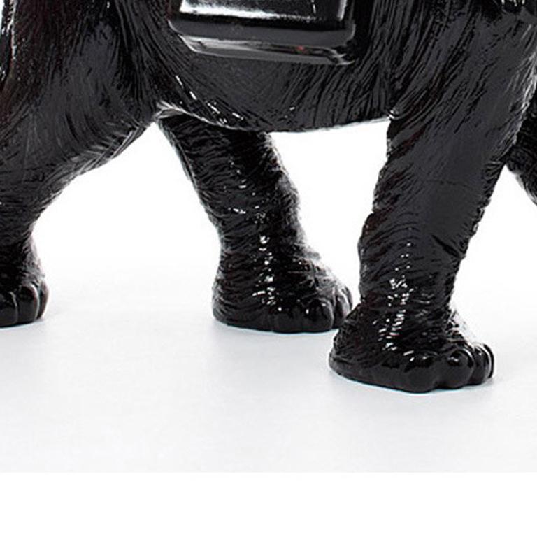 Gekleideter schwarzer Vater Elefant. (Pop-Art), Sculpture, von William Sweetlove
