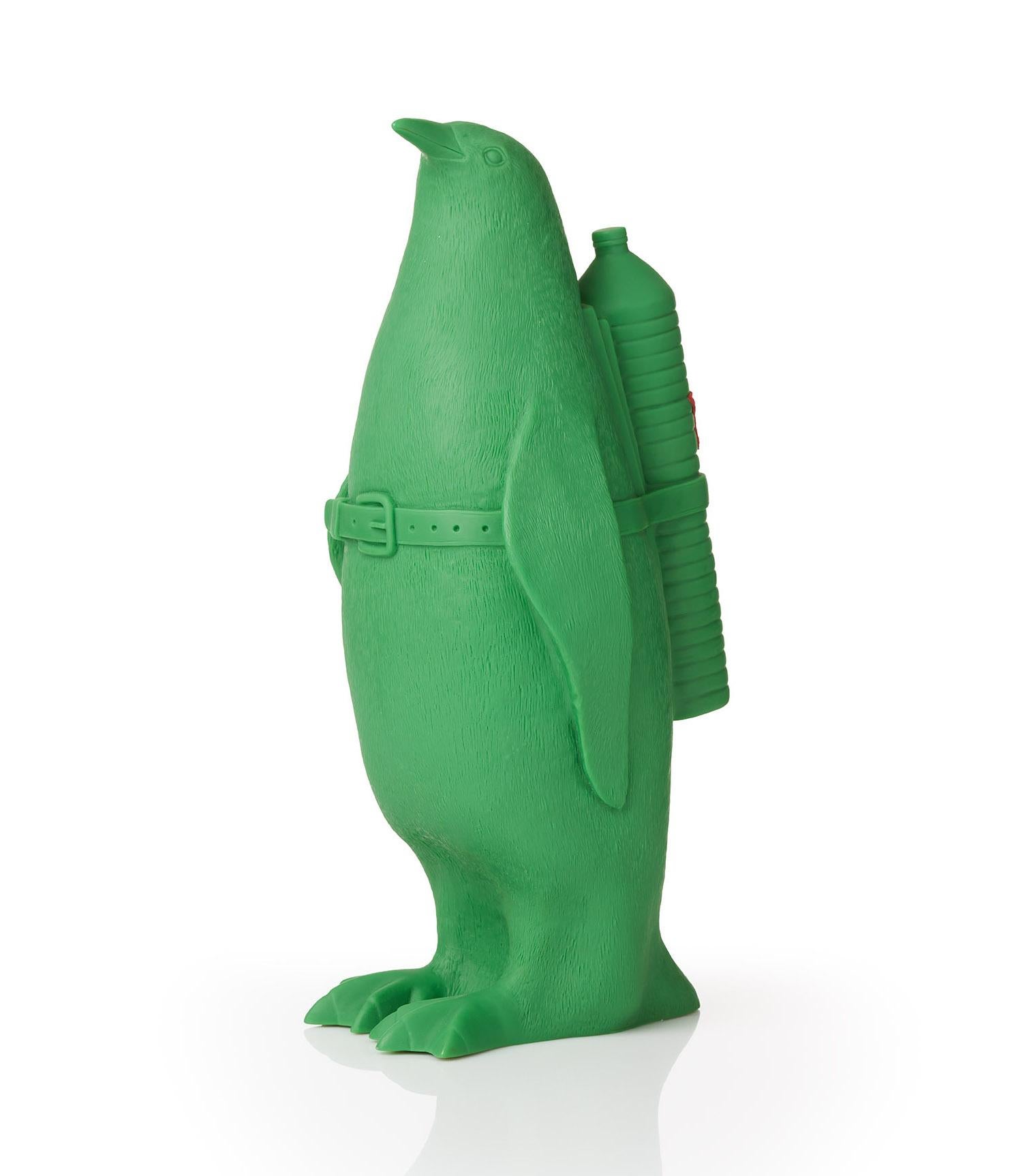 Pinguino cubano clonato - Sculpture di William Sweetlove