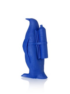 Small cloned Penguin with water bottle - Pop Art, Figurative Sculpture in Blue