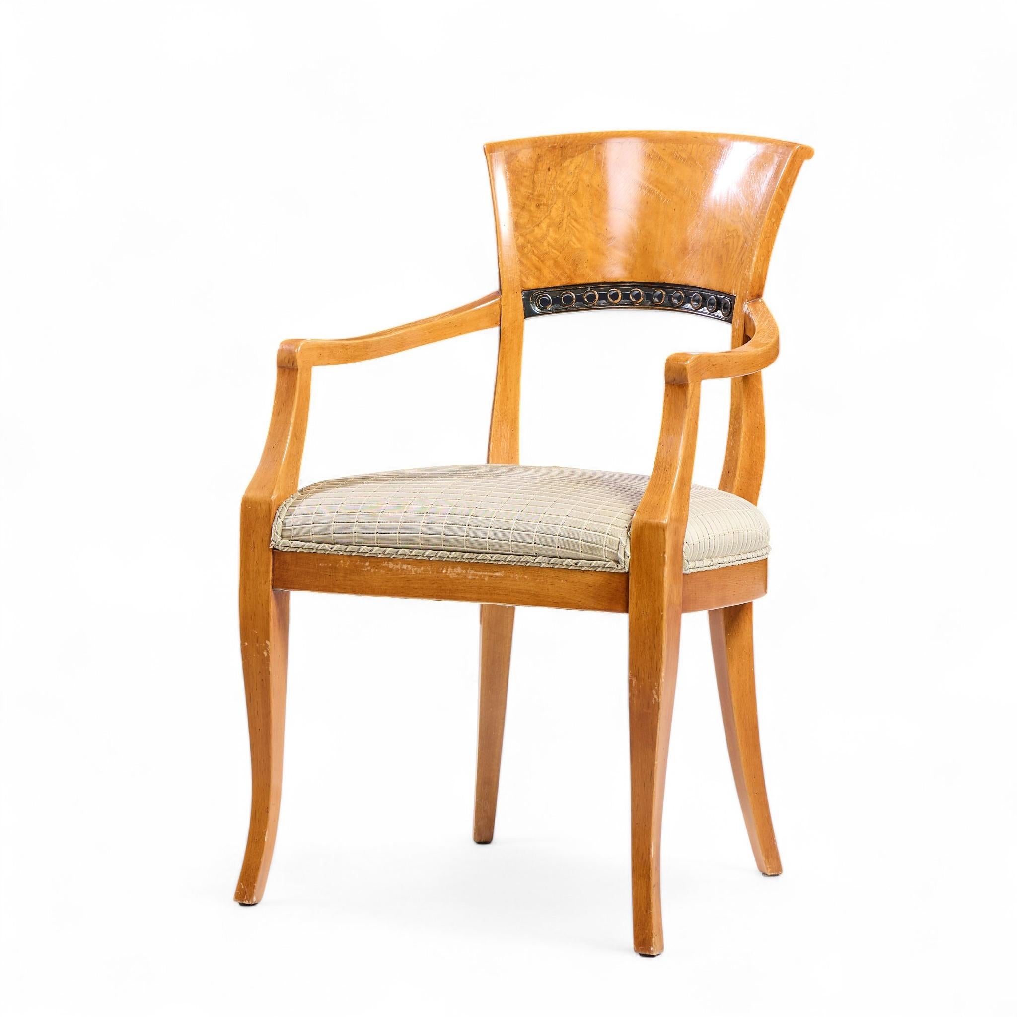 Tappezzeria William Switzer Poltrona Biedermeier Sedie da pranzo in legno di burbio Oliver - Set di 8 in vendita