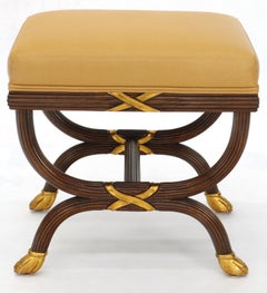 Banc ottoman néoclassique William Switzer en acajou et or à base en X