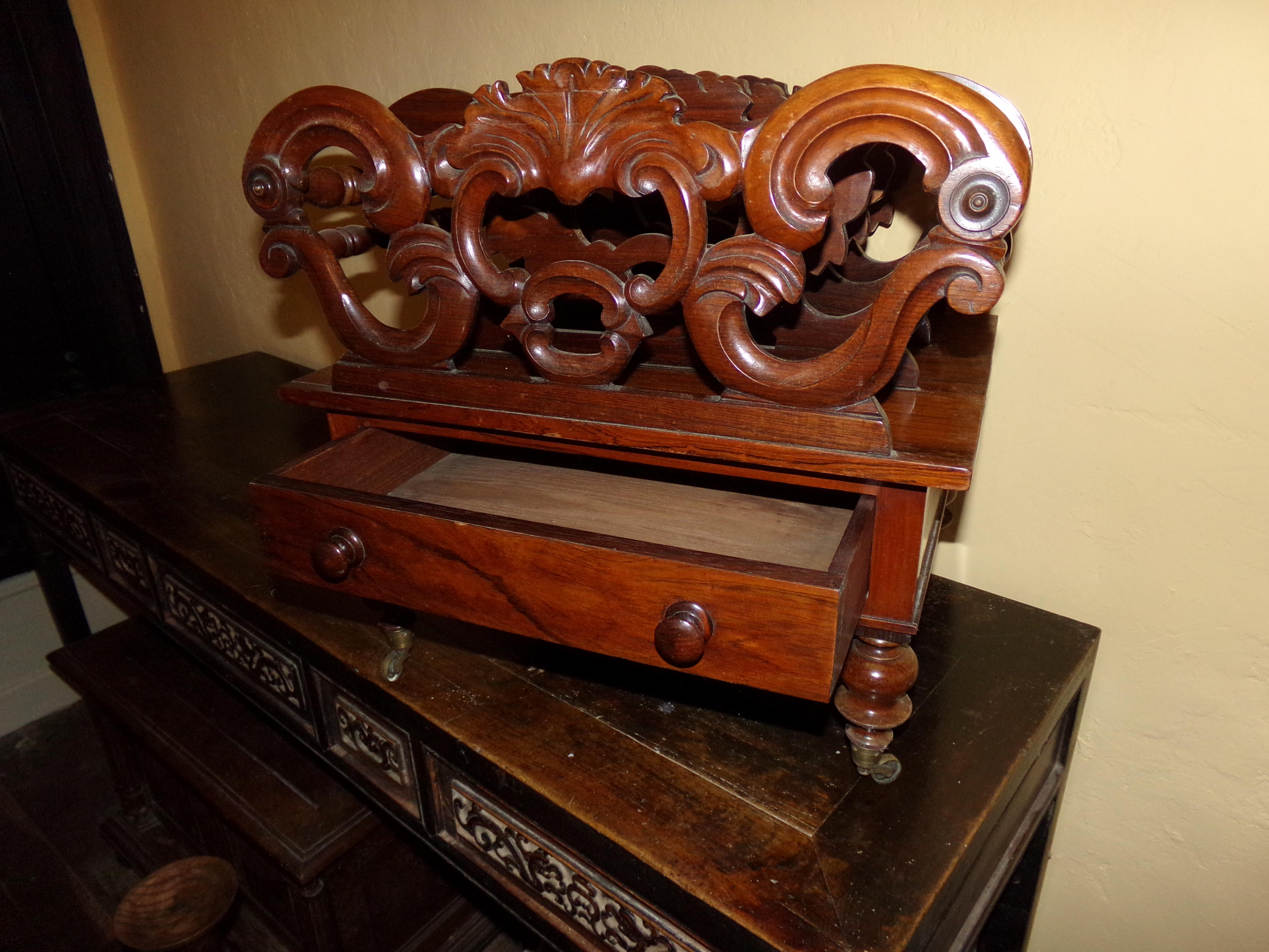 William IV English rosewood Canterbury in good original condition, circa 1836. This attractive and useful magazine rack (originally for music) is of great quality and all original condition. There are three separate partitions and a drawer below.