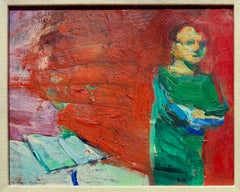 Uomo che cammina contro un muro rosso