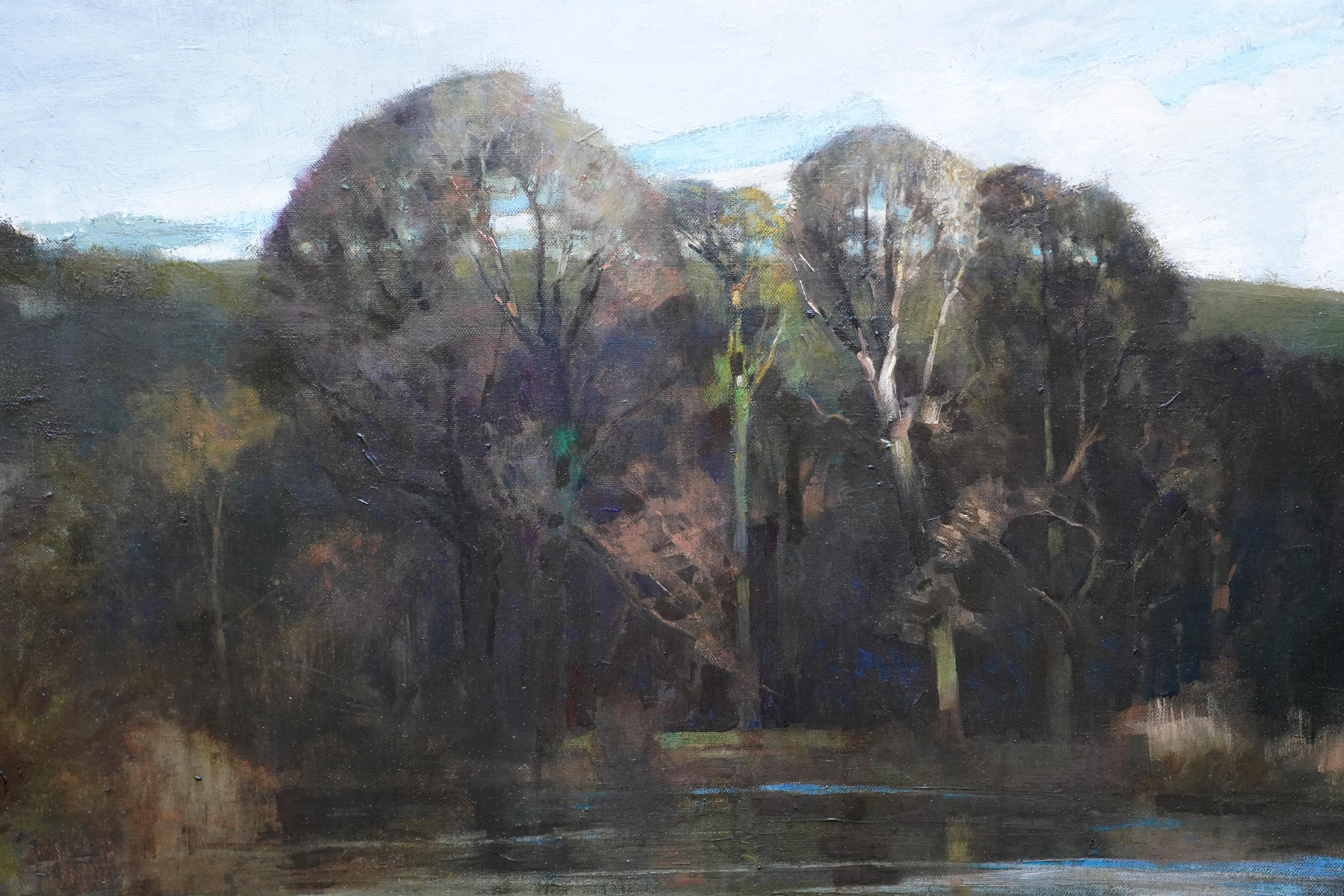 Paysage fluvial - Arun Sussex - Peinture à l'huile britannique de paysage de 1950 d'Arundel - Noir Landscape Photograph par William Thomas Wood