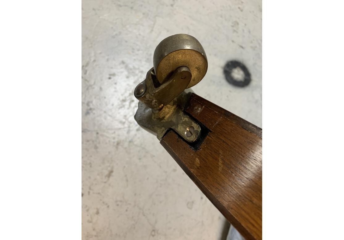 William Tillman Attributed Mahogany Circular Dining Table With Extension Leaves For Sale 4