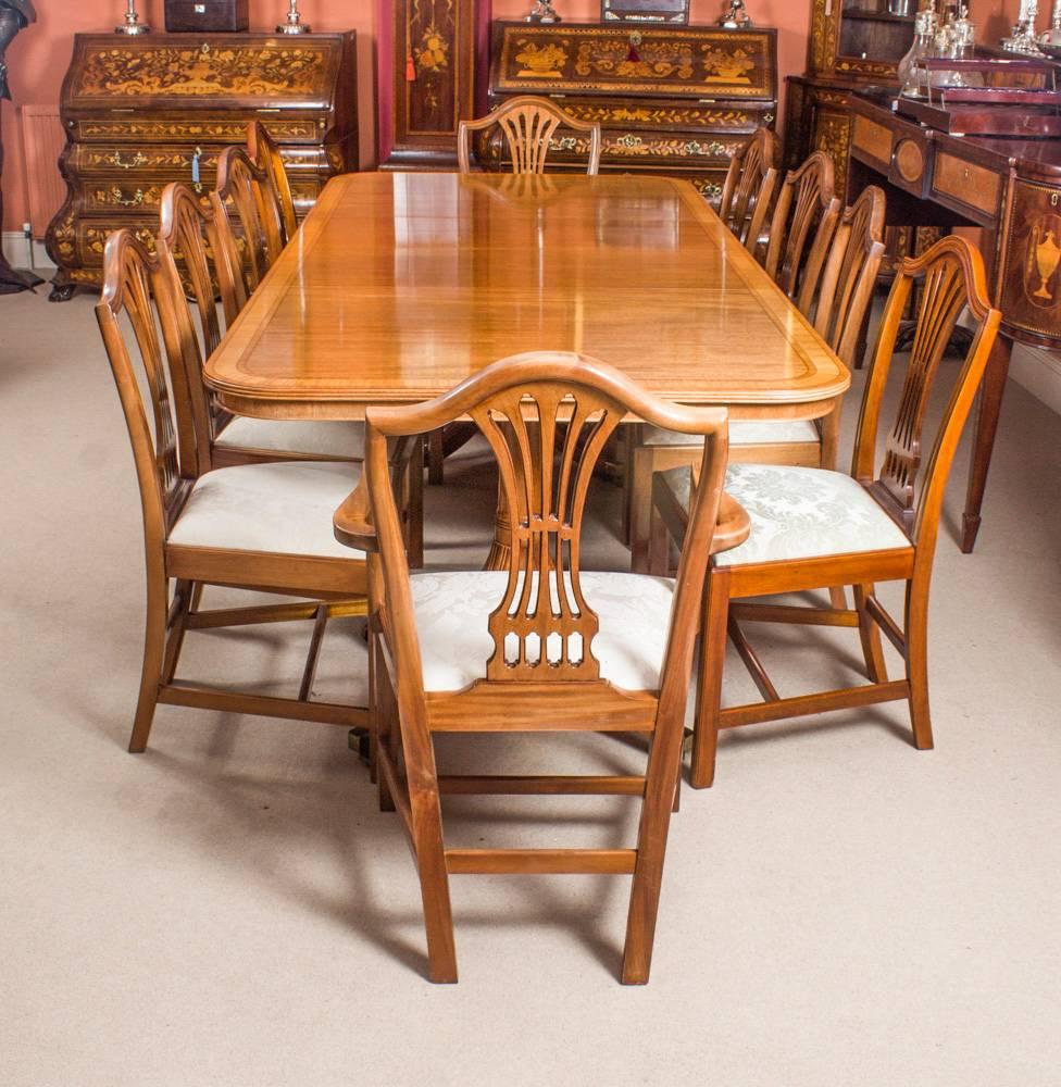 This is a fabulous vintage dining set which comprises a Regency style dining table and ten Regency style Hepplewhite dining chairs, all made by the master cabinet maker William Tillman in the 1980s and bearing his label. 

The beautiful dining