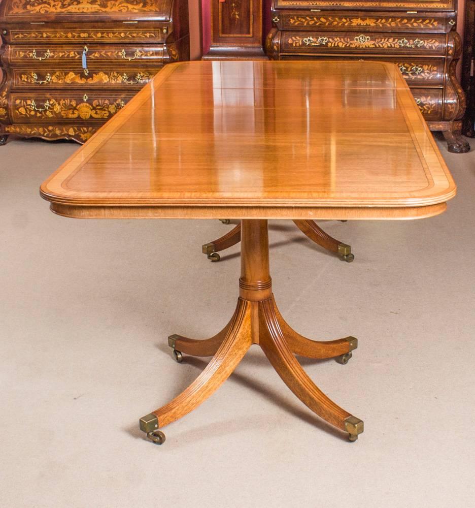 English William Tillman Regency Dining Table and Ten Hepplewhite Chairs, 20th Century