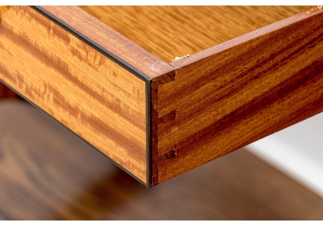 William Tillman Regency Style Mahogany And Satinwood Cross Banded Sofa Table im Angebot 3