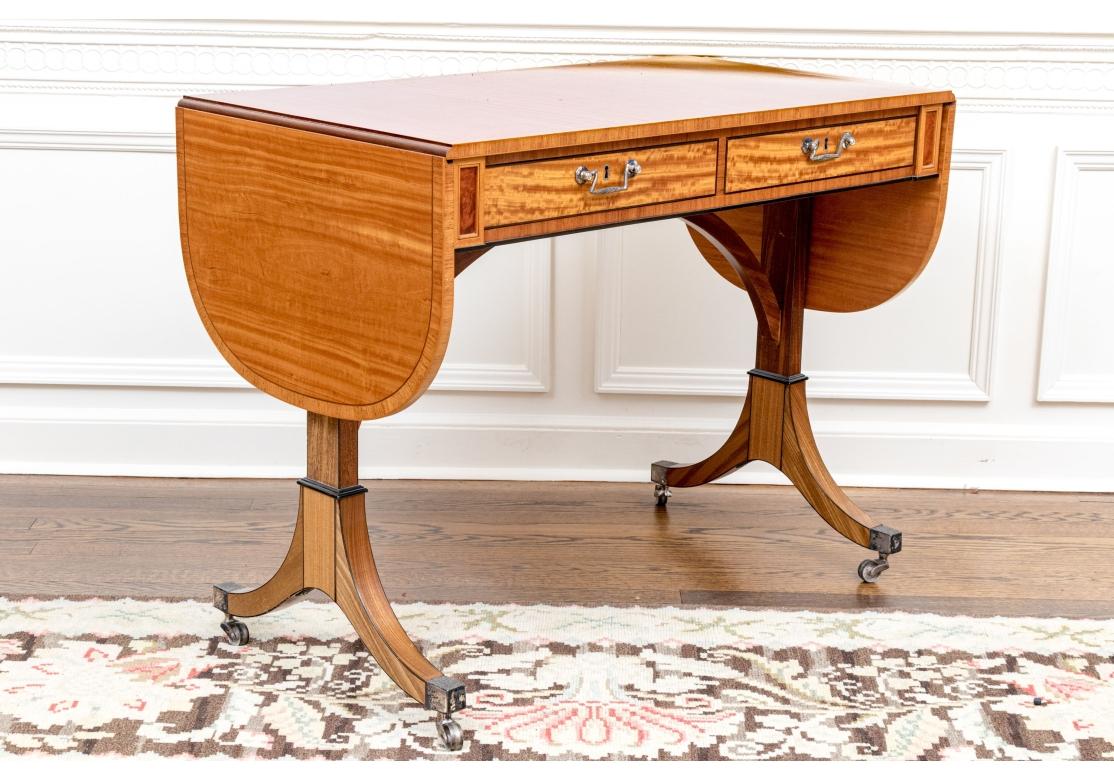 William Tillman Regency Style Mahogany And Satinwood Cross Banded Sofa Table (20. Jahrhundert) im Angebot