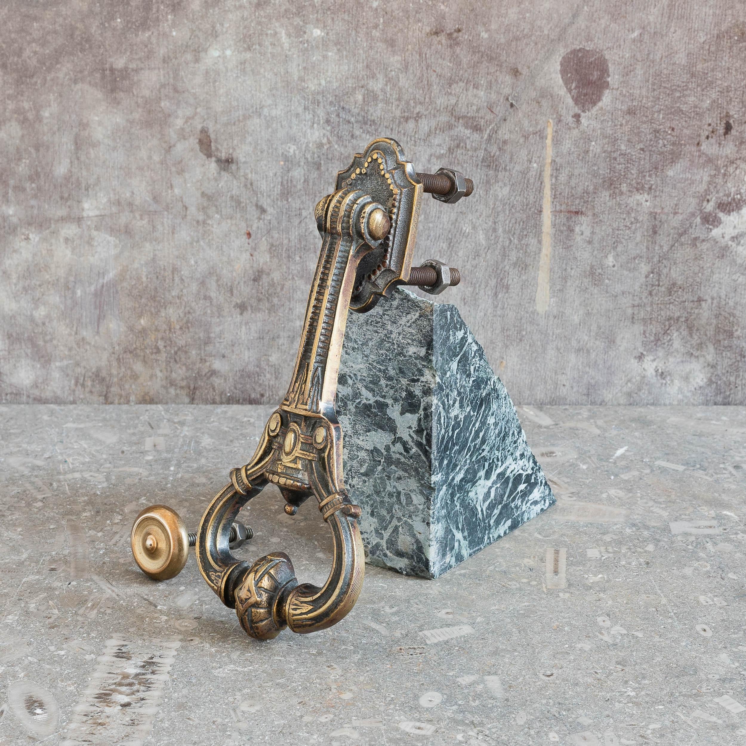 Vittoriano William Tonks & Sons: battente vittoriano in ottone in vendita