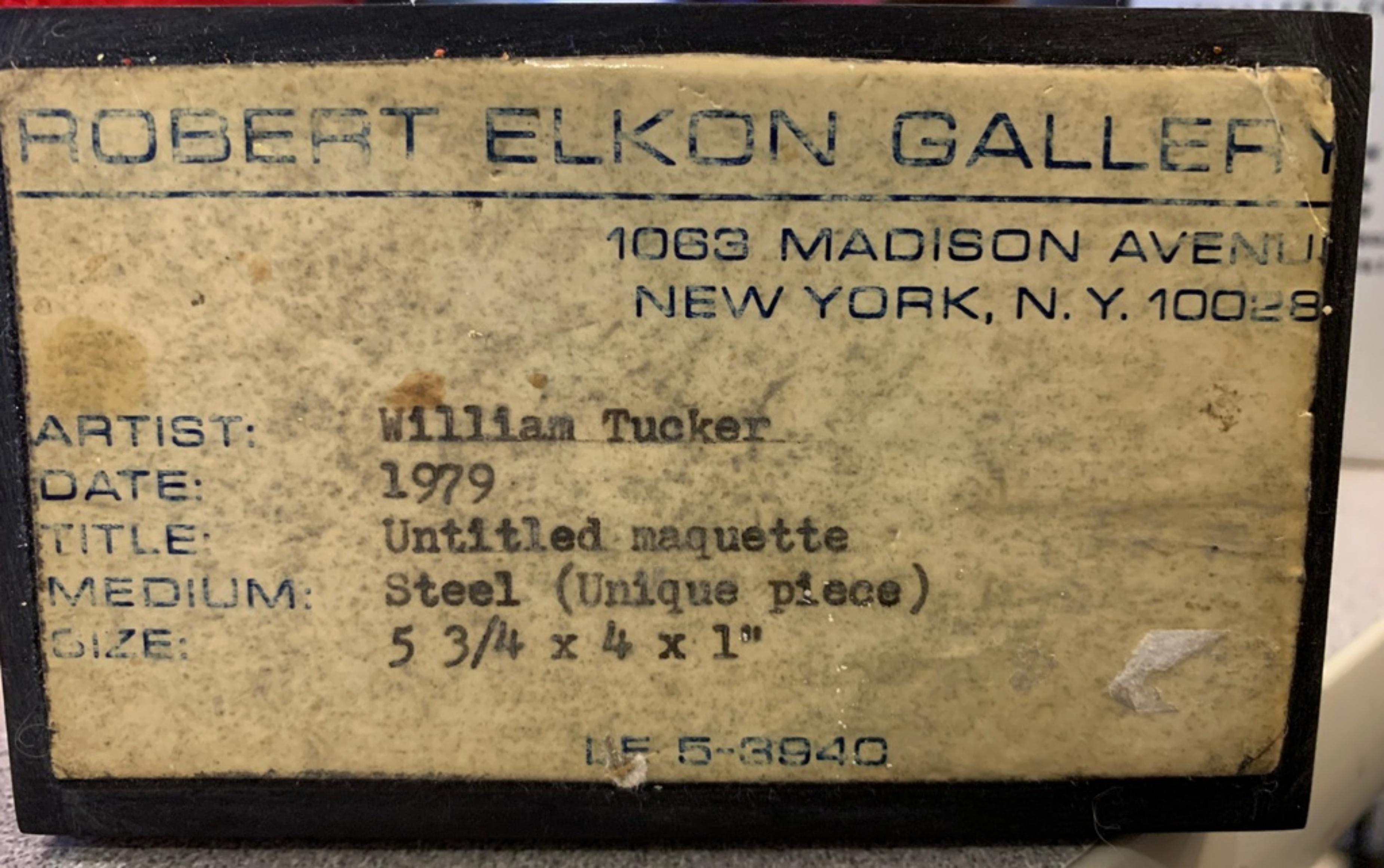 Robert Elkon
Konstruktivistische Skulptur ohne Titel, 1979 auf Holzsockel
Stahl auf Holzsockel mit Label der Robert Elkon Gallery verso
5 3/4 × 4 × 1 in  14.6 × 10.2 × 2.5 cm
Trägt auf der Unterseite das Original der Robert Elkon Gallery mit dem