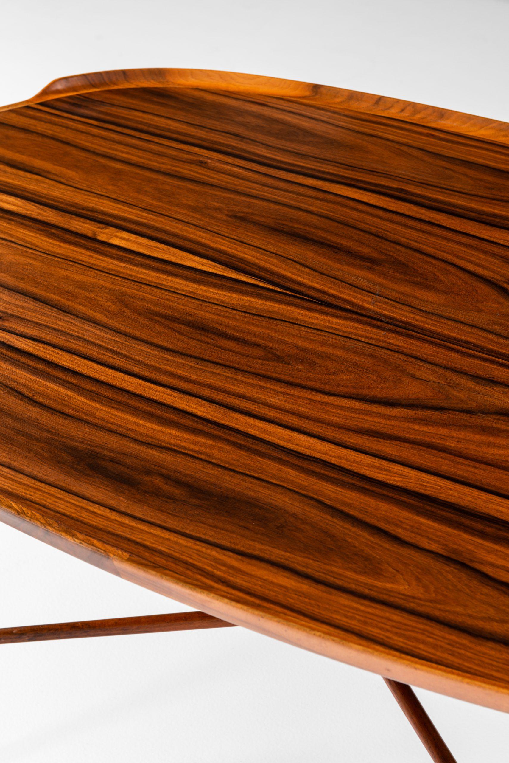 Very rare coffee table designed by William Watting. Produced by cabinetmaker Michael Laursen in Denmark.