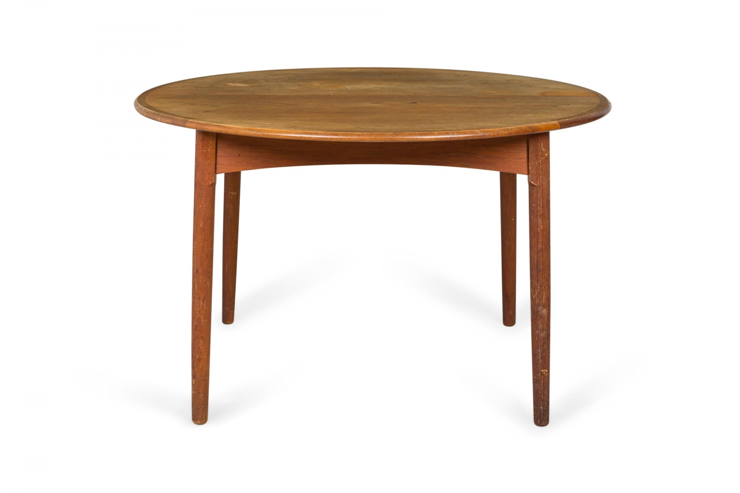 William Watting Danish Mid-Century Modern Teak Dining Table with Leaves In Good Condition For Sale In New York, NY