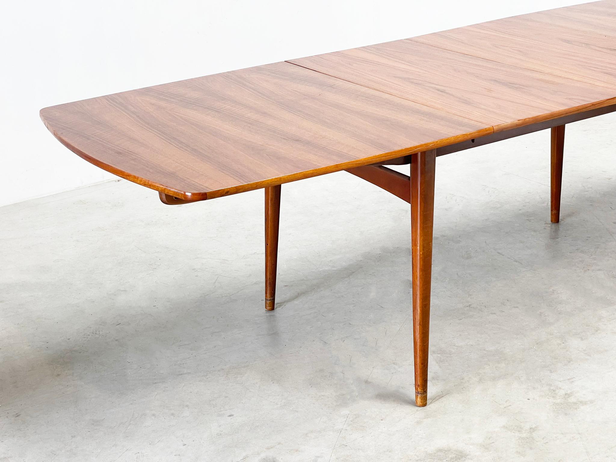 William Watting for Fristho extendable dining table For Sale 4