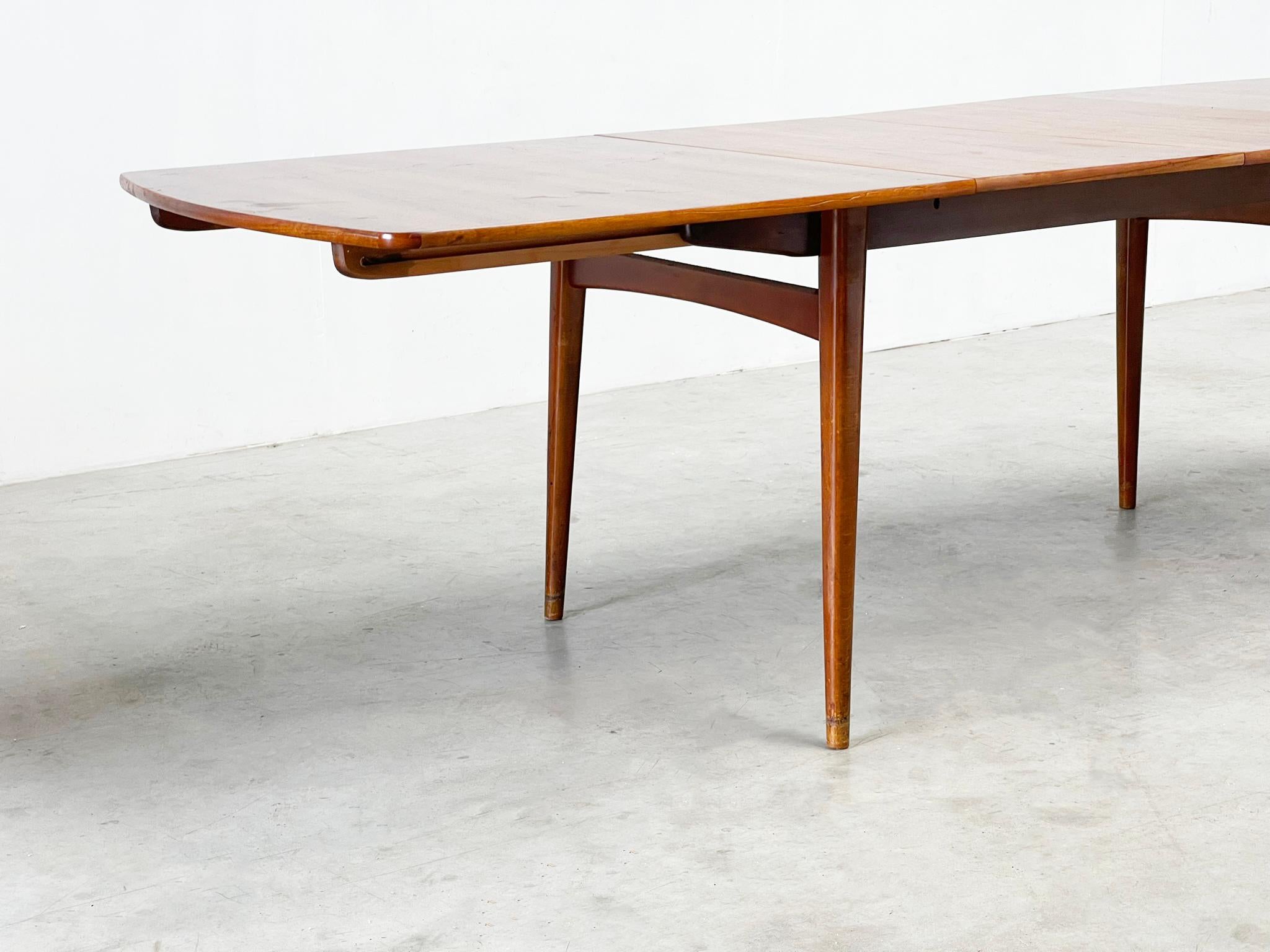 William Watting for Fristho extendable dining table For Sale 5