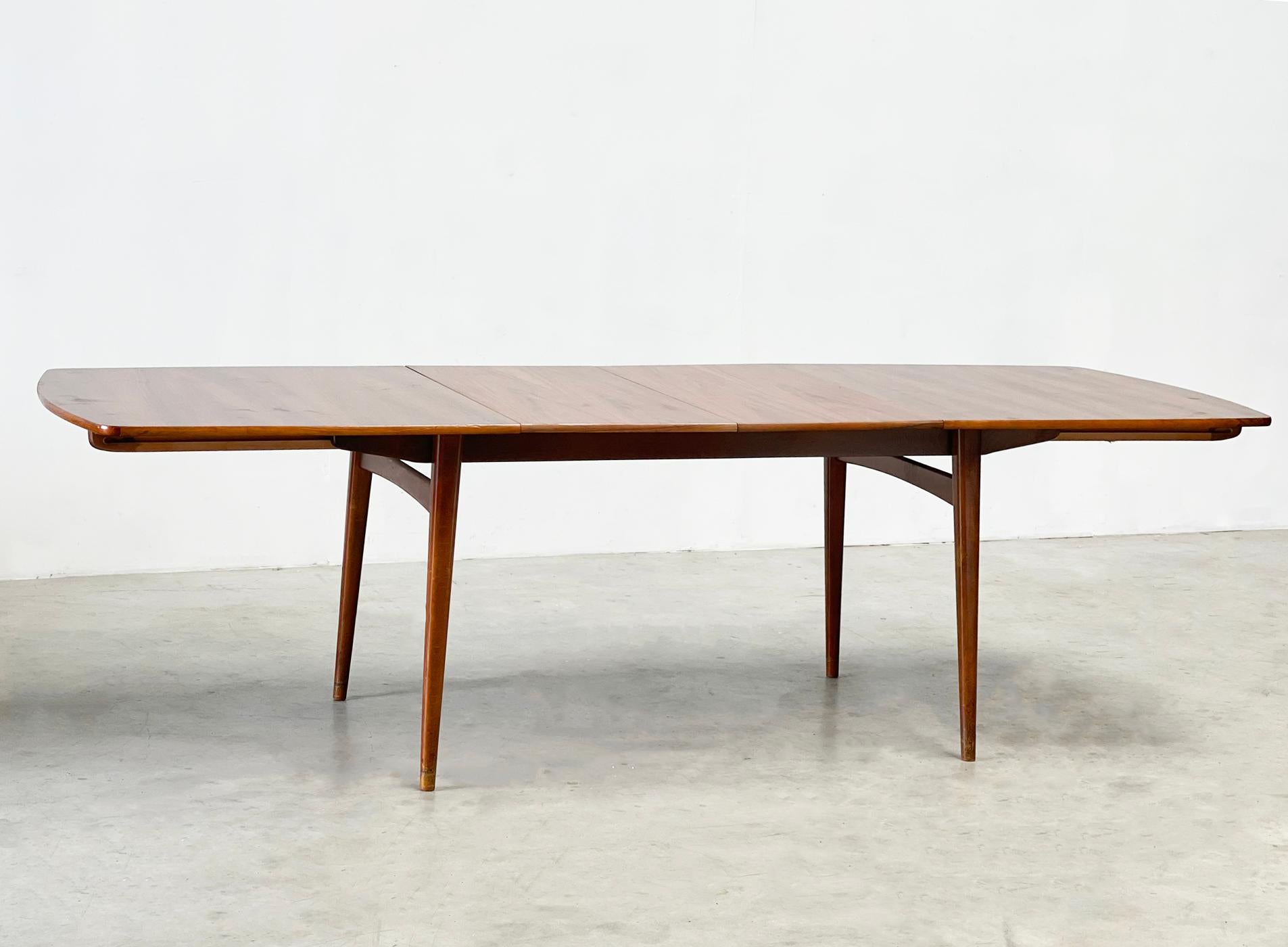 William Watting for Fristho extendable dining table For Sale 2