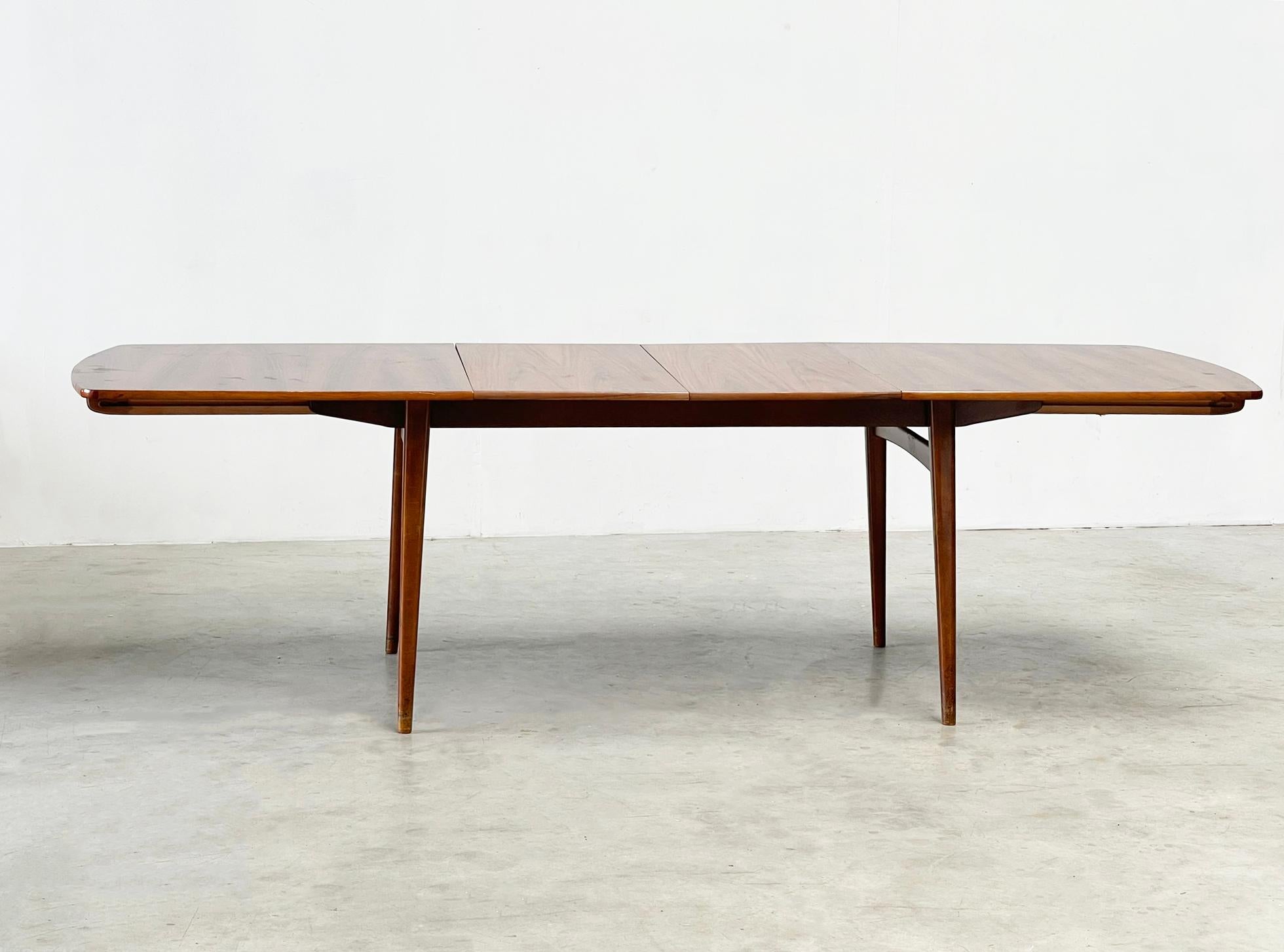 William Watting for Fristho extendable dining table For Sale 3
