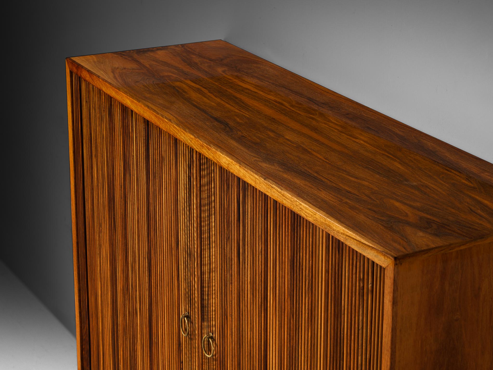 Armario alto William Watting en nogal con elegantes puertas de persiana en venta 1