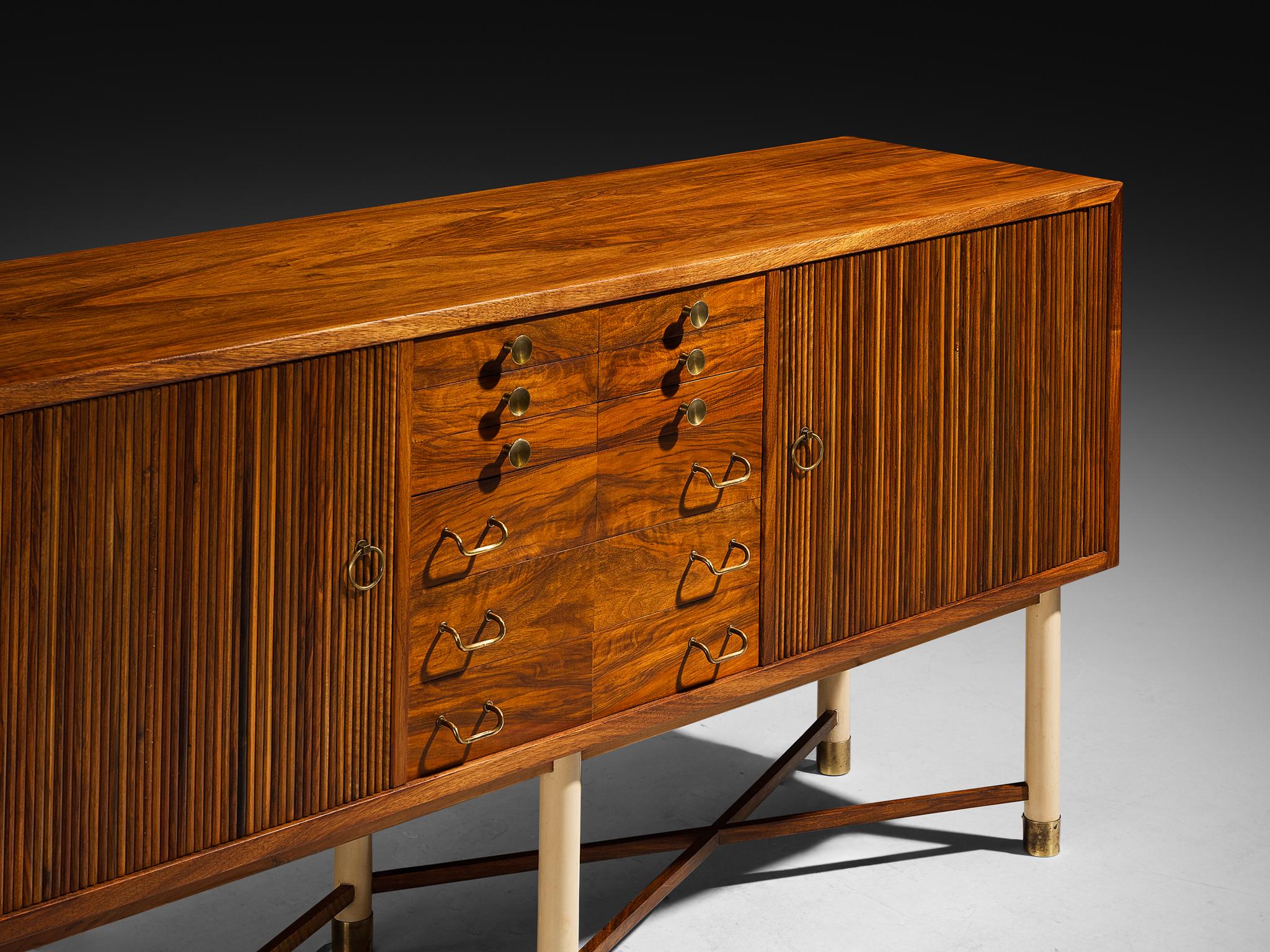 William Watting Sideboard aus Nussbaumholz mit eleganten Tambourtüren (Mitte des 20. Jahrhunderts) im Angebot