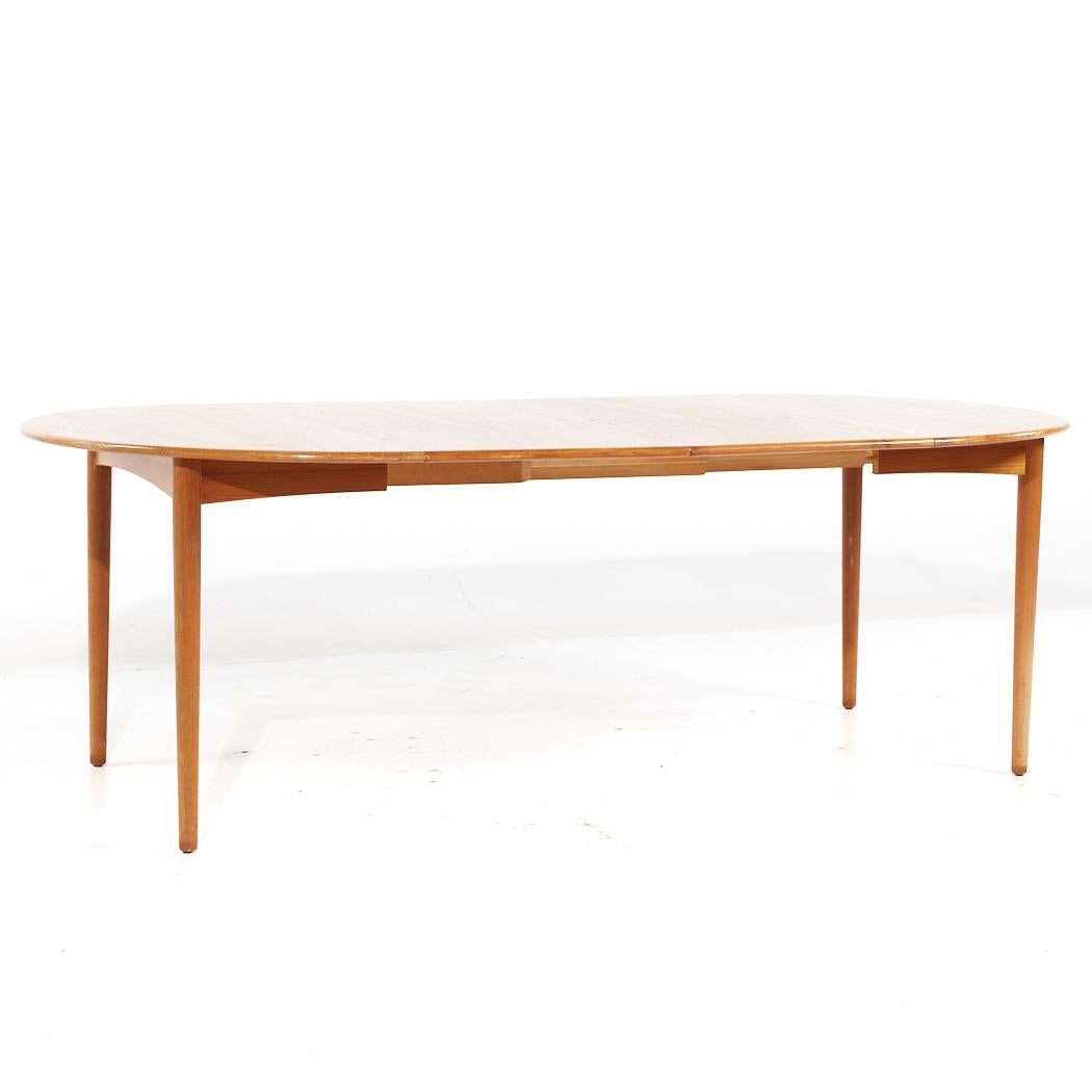 William Watting Style MCM Danish Teak Expanding Dining Table with 2 Leaves For Sale 5