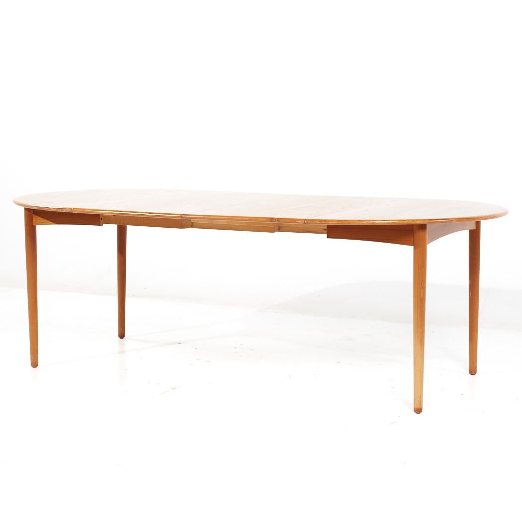 William Watting Style MCM Danish Teak Expanding Dining Table with 2 Leaves For Sale 7