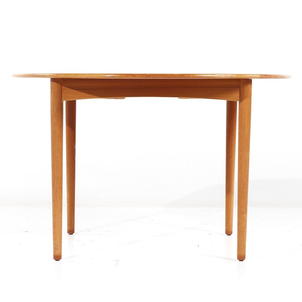 William Watting Style MCM Danish Teak Expanding Dining Table with 2 Leaves In Good Condition For Sale In Countryside, IL