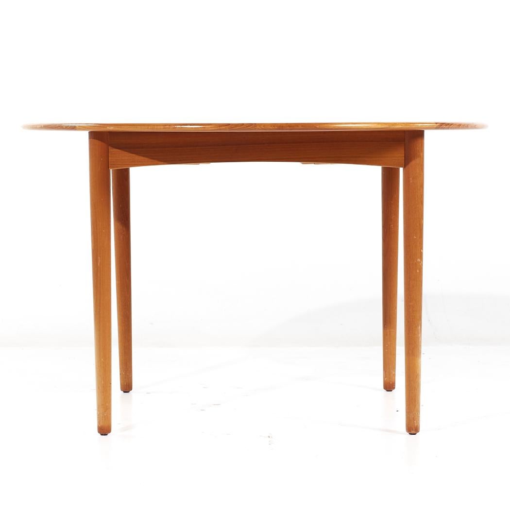 Late 20th Century William Watting Style MCM Danish Teak Expanding Dining Table with 2 Leaves For Sale