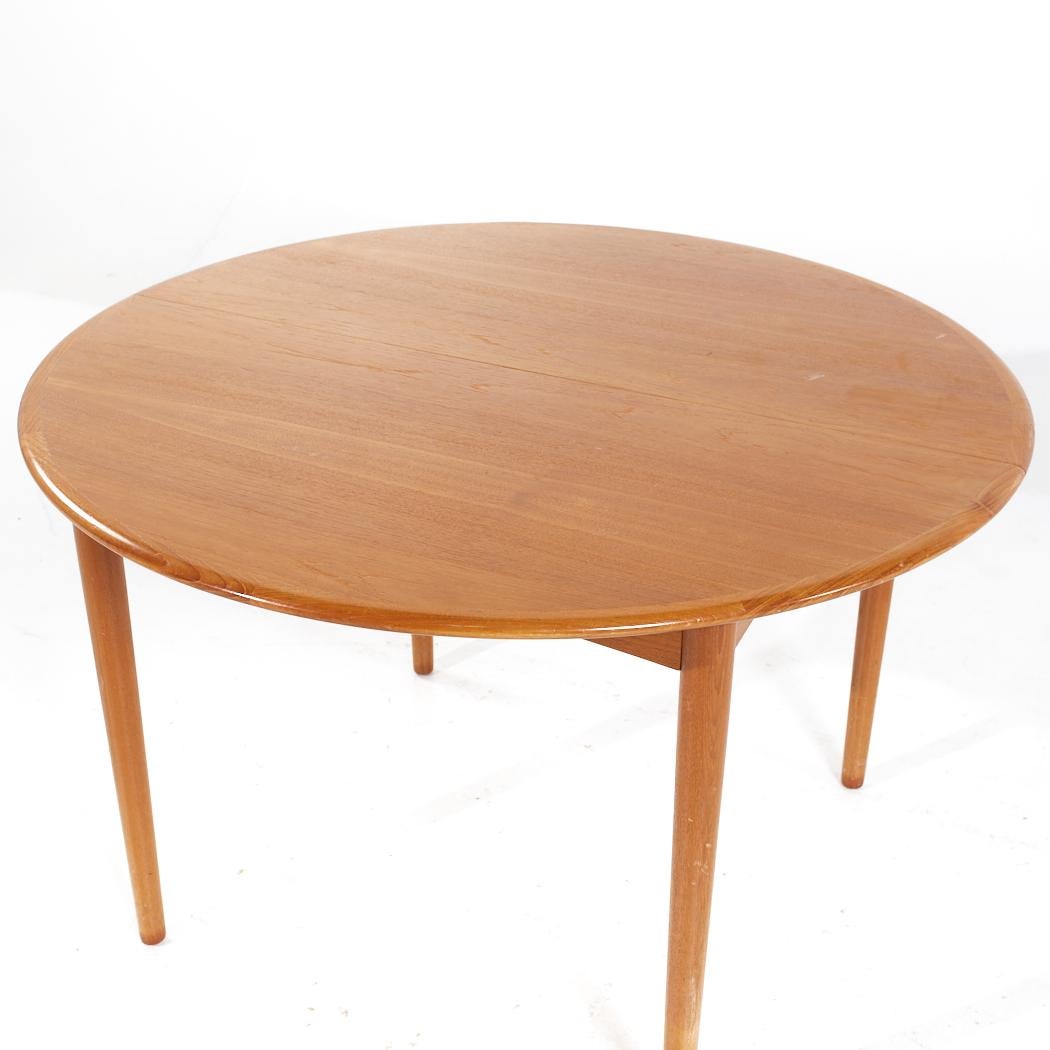 William Watting Style MCM Danish Teak Expanding Dining Table with 2 Leaves For Sale 1