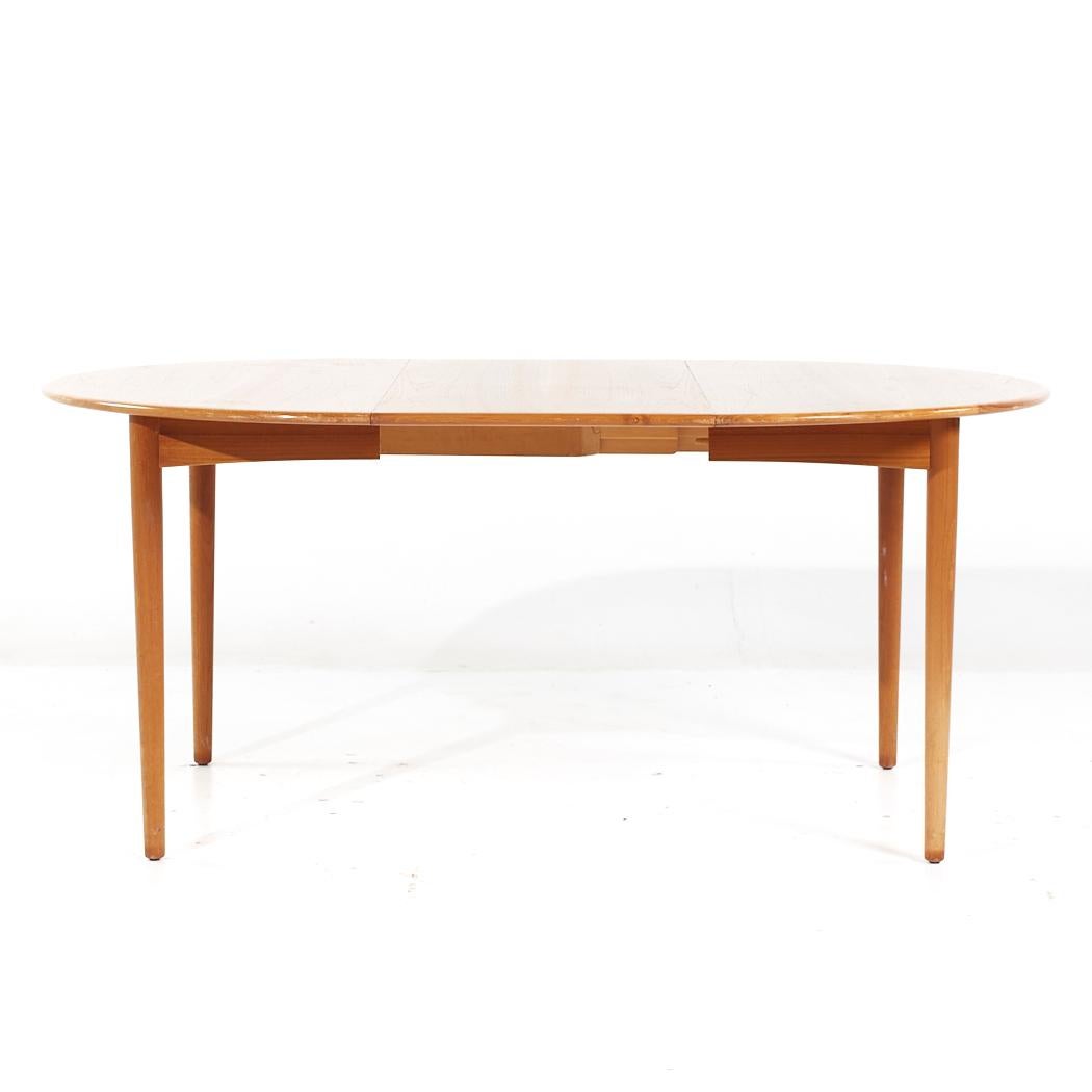 William Watting Style MCM Danish Teak Expanding Dining Table with 2 Leaves For Sale 3
