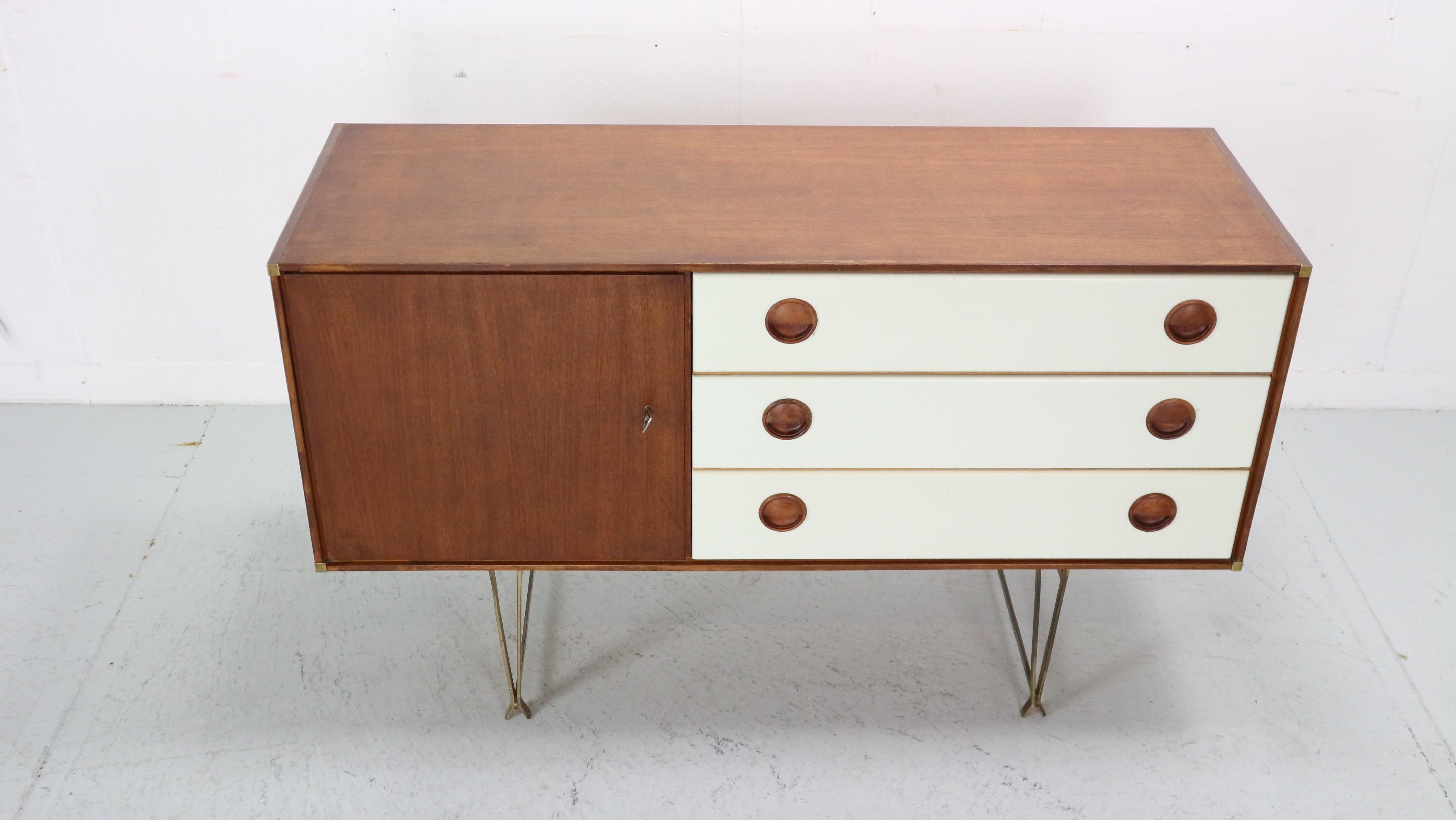 Mid-Century Modern Buffet en teck et laiton William Watting pour Fristho, années 1950, Danemark en vente