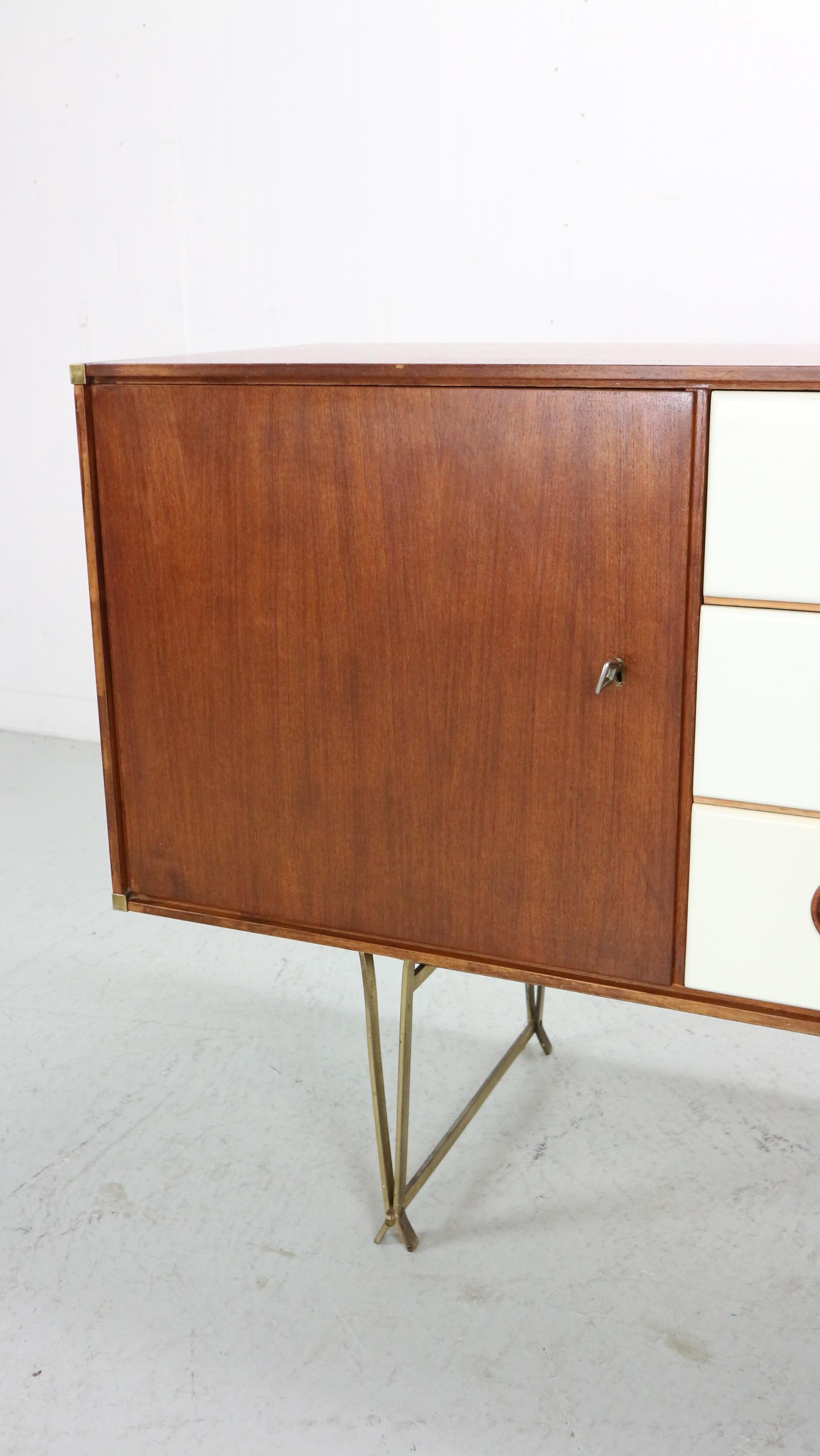 William Watting Teak & Brass Sideboard for Fristho, 1950's, Denmark In Good Condition For Sale In The Hague, NL