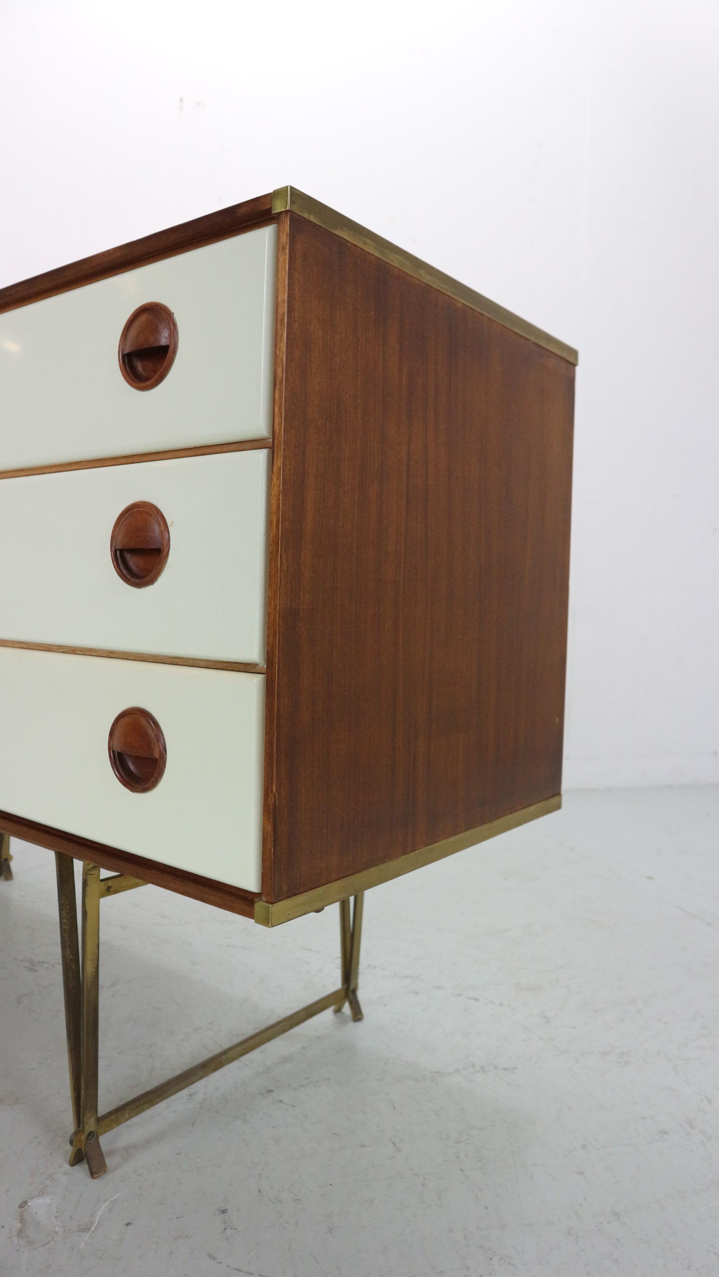 William Watting Sideboard aus Teakholz und Messing für Fristho, 1950er Jahre, Dänemark im Angebot 2