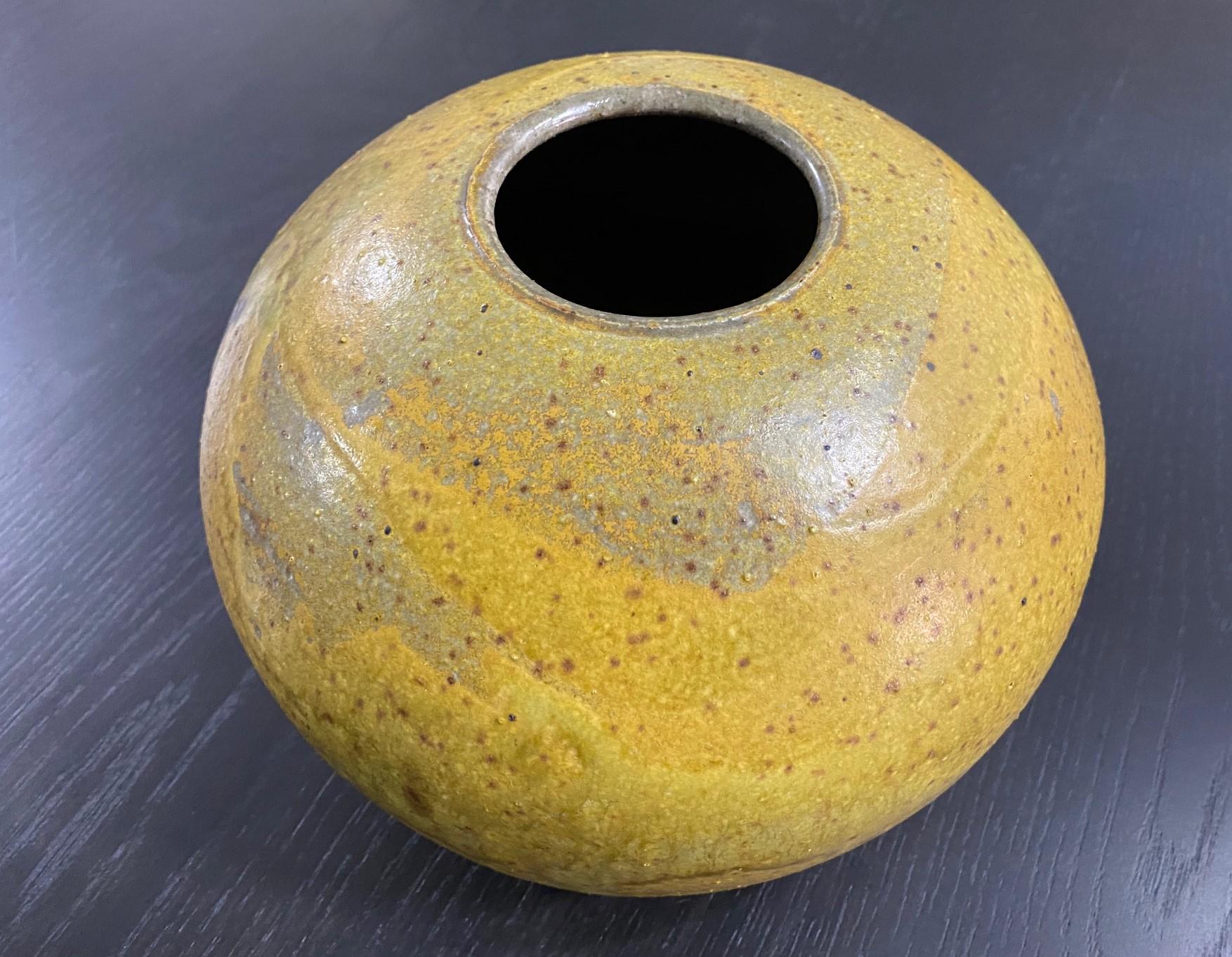 William Wyman Signed Massachusetts Large Midcentury Pottery Ceramic Vessel Vase In Good Condition In Studio City, CA