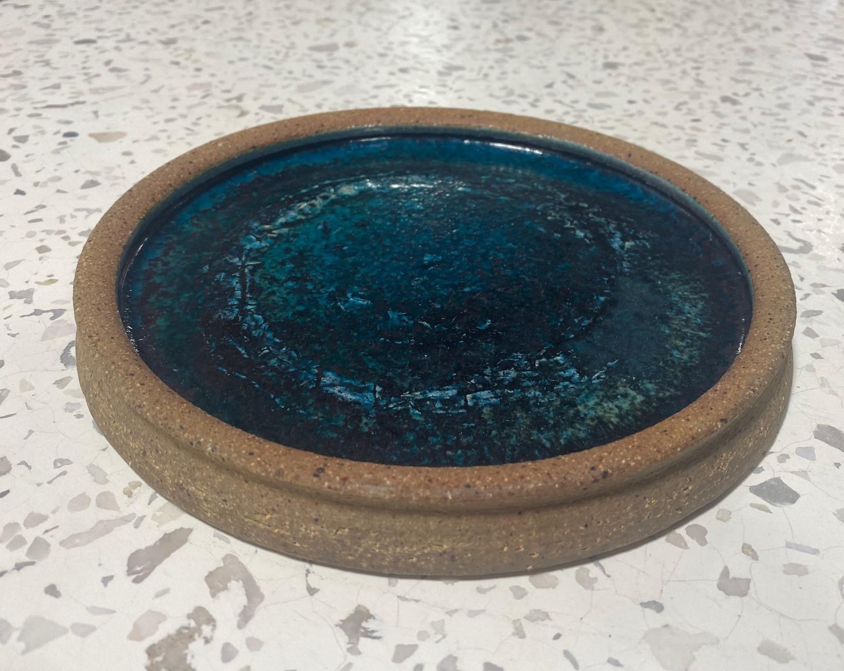 A wonderful work by East Coast/ Massachusetts master potter William Wymann. This piece features a fantastic texture and rich, sumptuous, deep ocean-like blue crackle glaze that changes shades and colors depending on the light. It absolutely