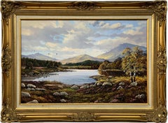 Une scène de lac de montagne tranquille avec une lumière, des couleurs et une beauté naturelle très vives.