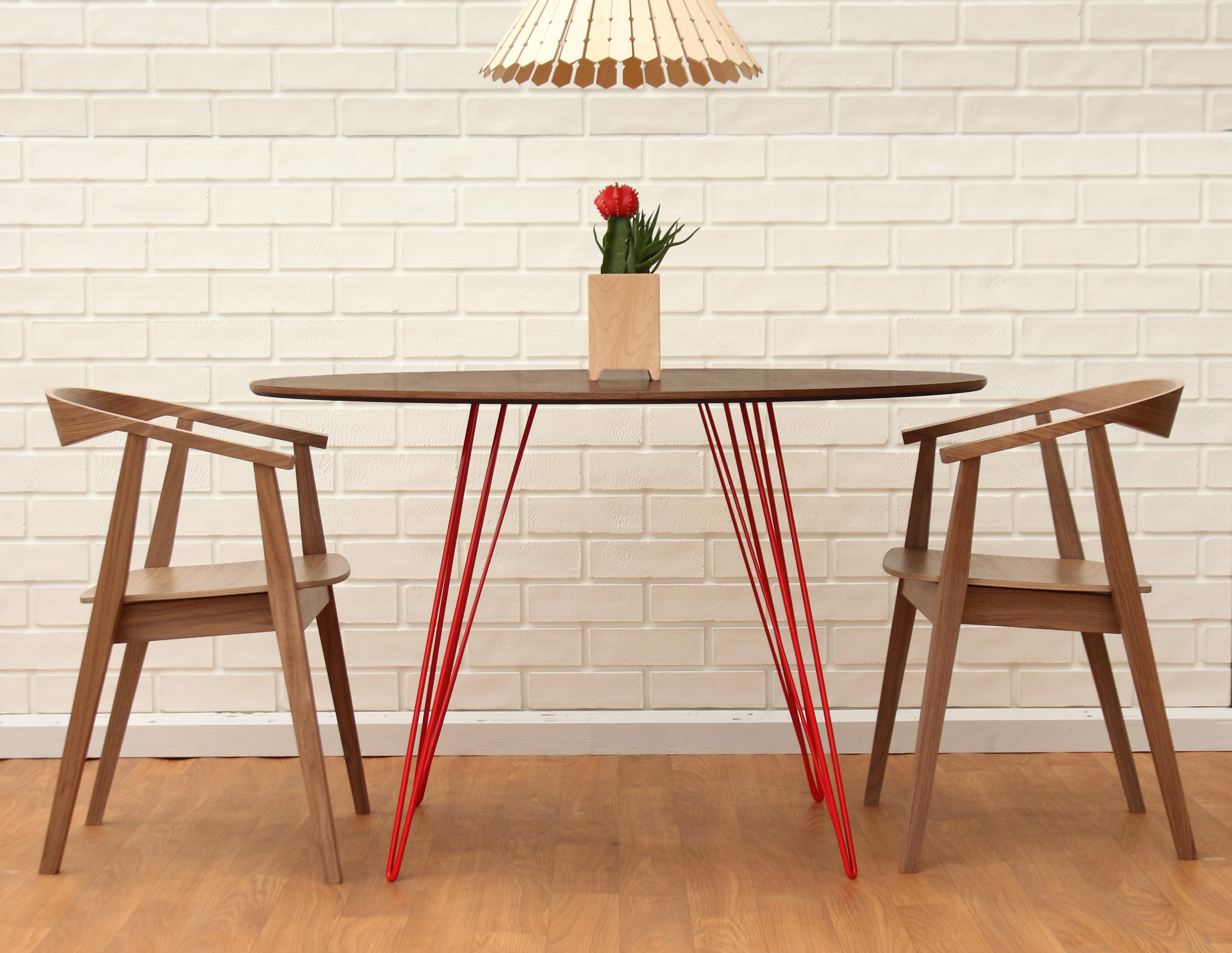 Mid-Century Modern Williams Hairpin Dining Round Table Walnut Red For Sale