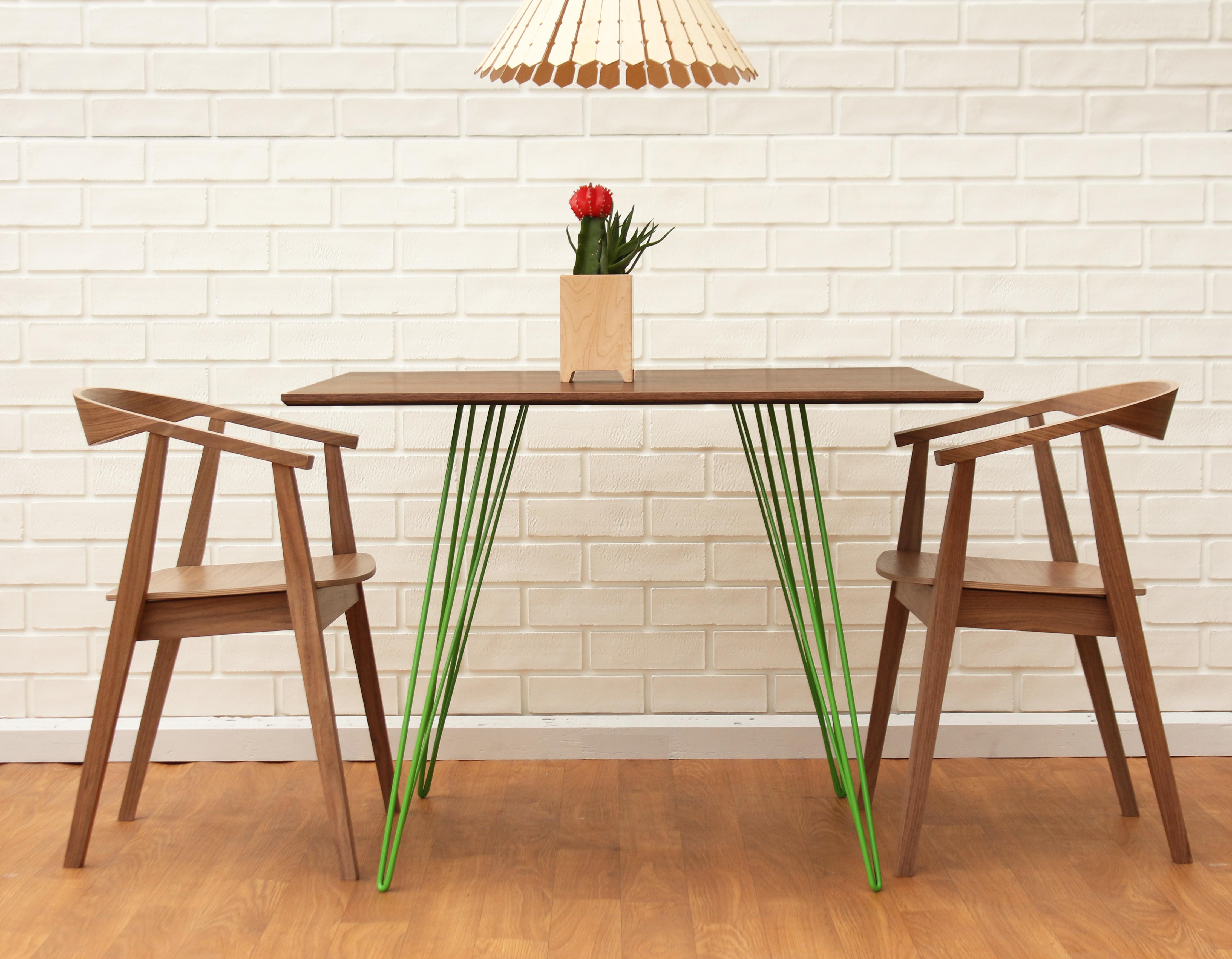 Williams Hairpin Esstisch, quadratischer Tisch, Nussbaumgrün (Minimalistisch) im Angebot