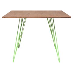 Williams Hairpin Esstisch, quadratischer Tisch, Nussbaumgrün