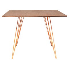 Williams Hairpin Esstisch, quadratischer Tisch, Nussbaum, Orange