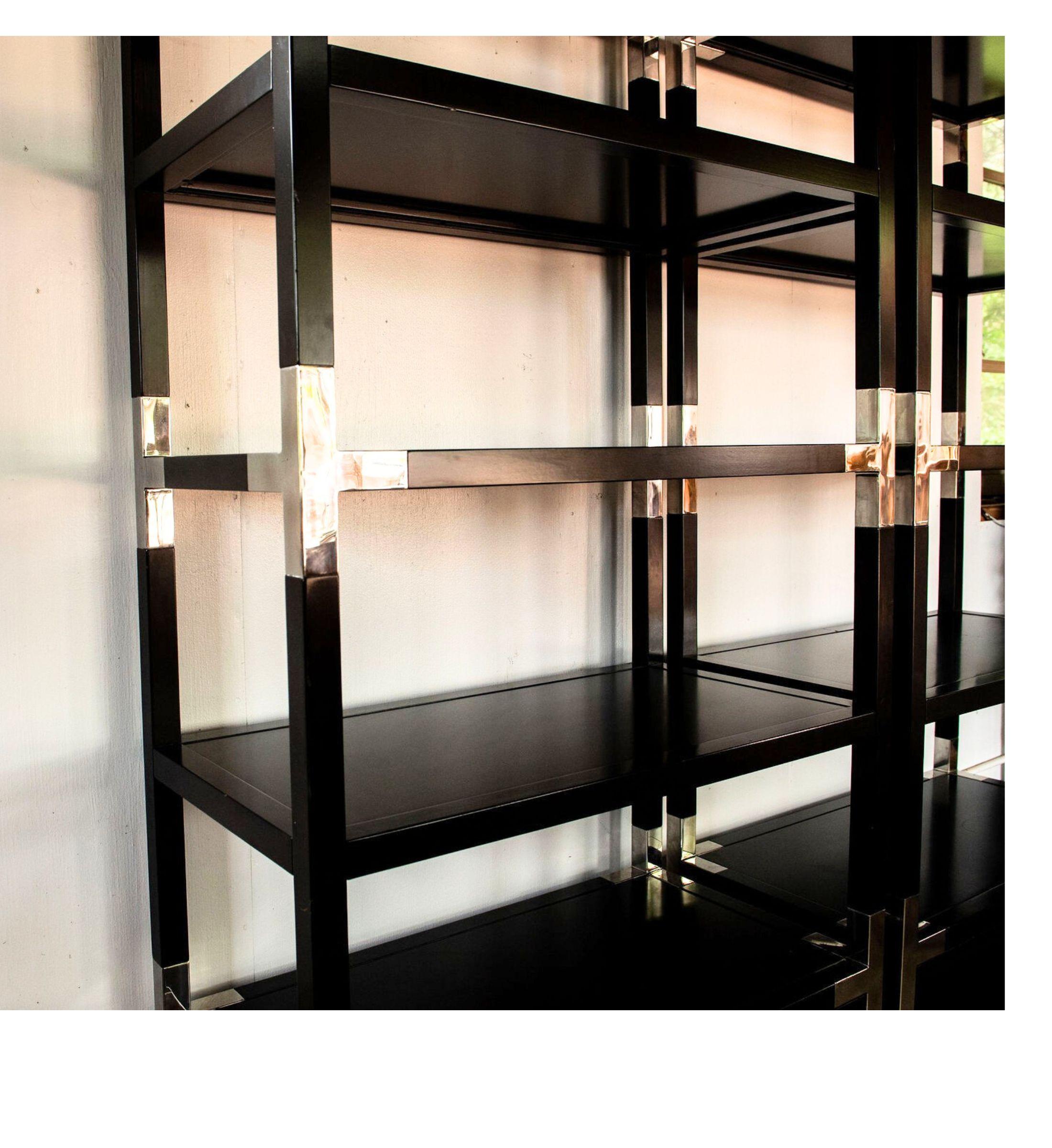 Williams Sonoma Home Schwarz lackierte Bücherregale mit Nickel-Beschlägen (Moderne) im Angebot