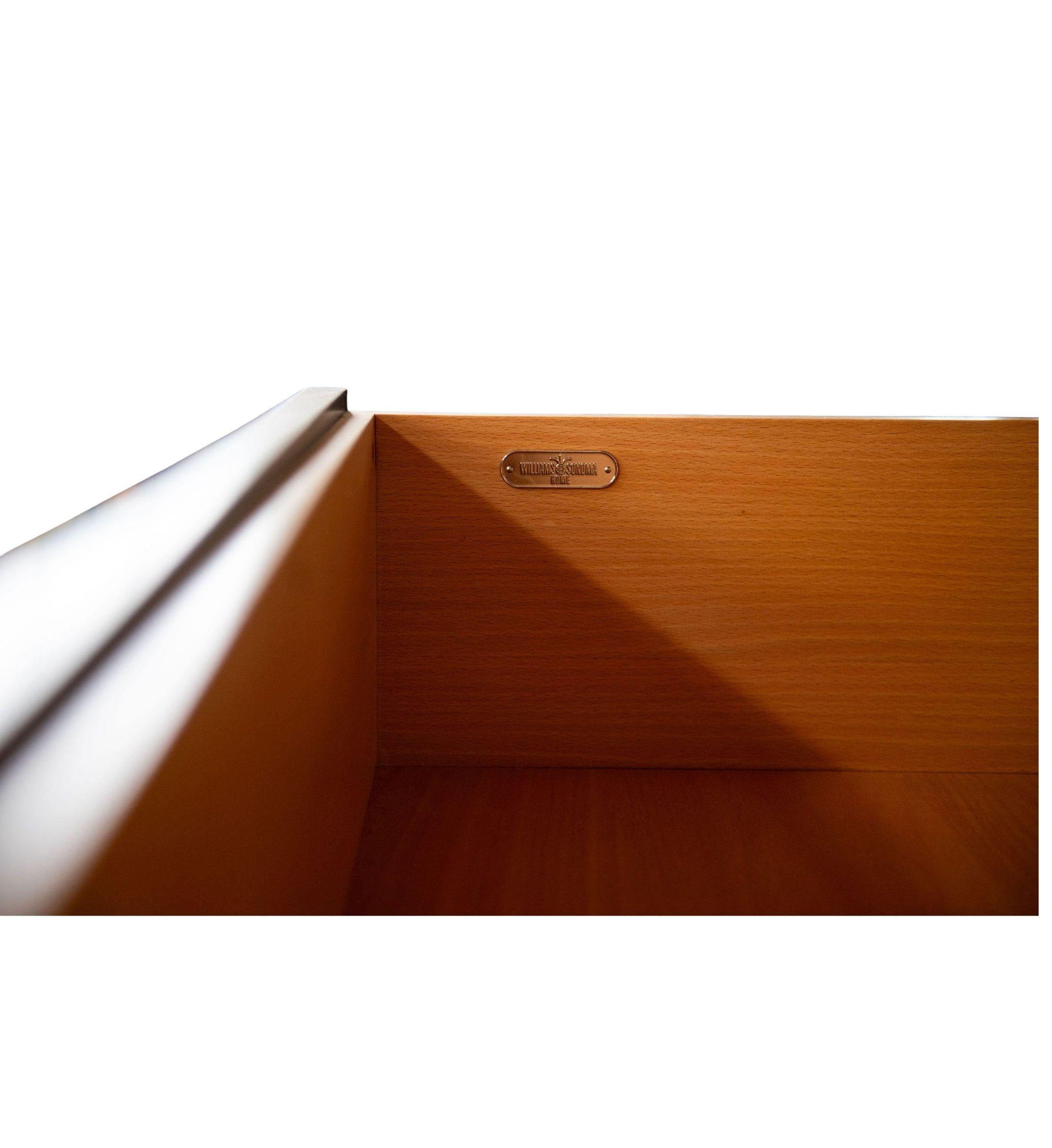 Williams Sonoma Home Schwarz lackierte Bücherregale mit Nickel-Beschlägen im Angebot 1