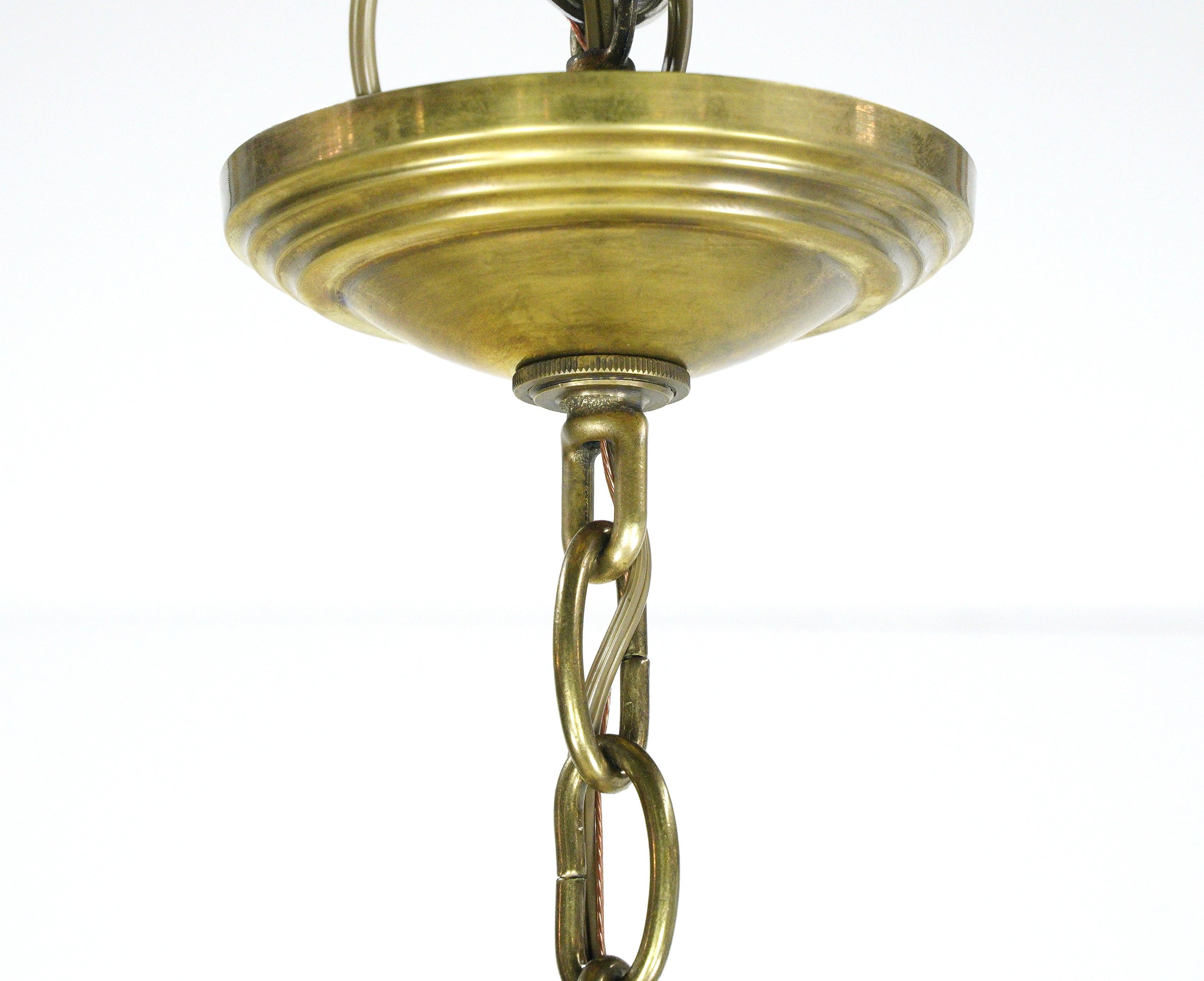 Lampadario Williamsburg a 5 bracci con finitura in ottone antico in vendita 6