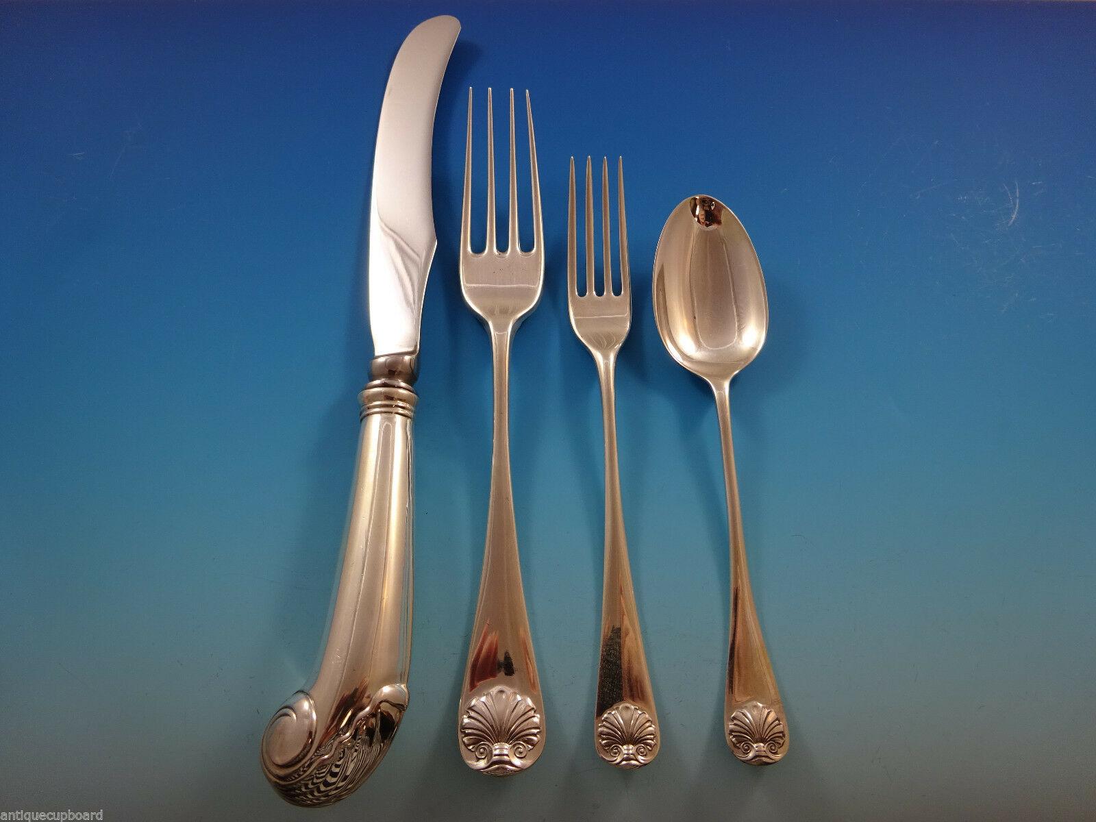 Large and heavy Williamsburg Shell by Stieff sterling silver dinner flatware set - 51 pieces. Wonderful Pistol-grip Handles! This set includes:

12 dinner knives, 9 3/4