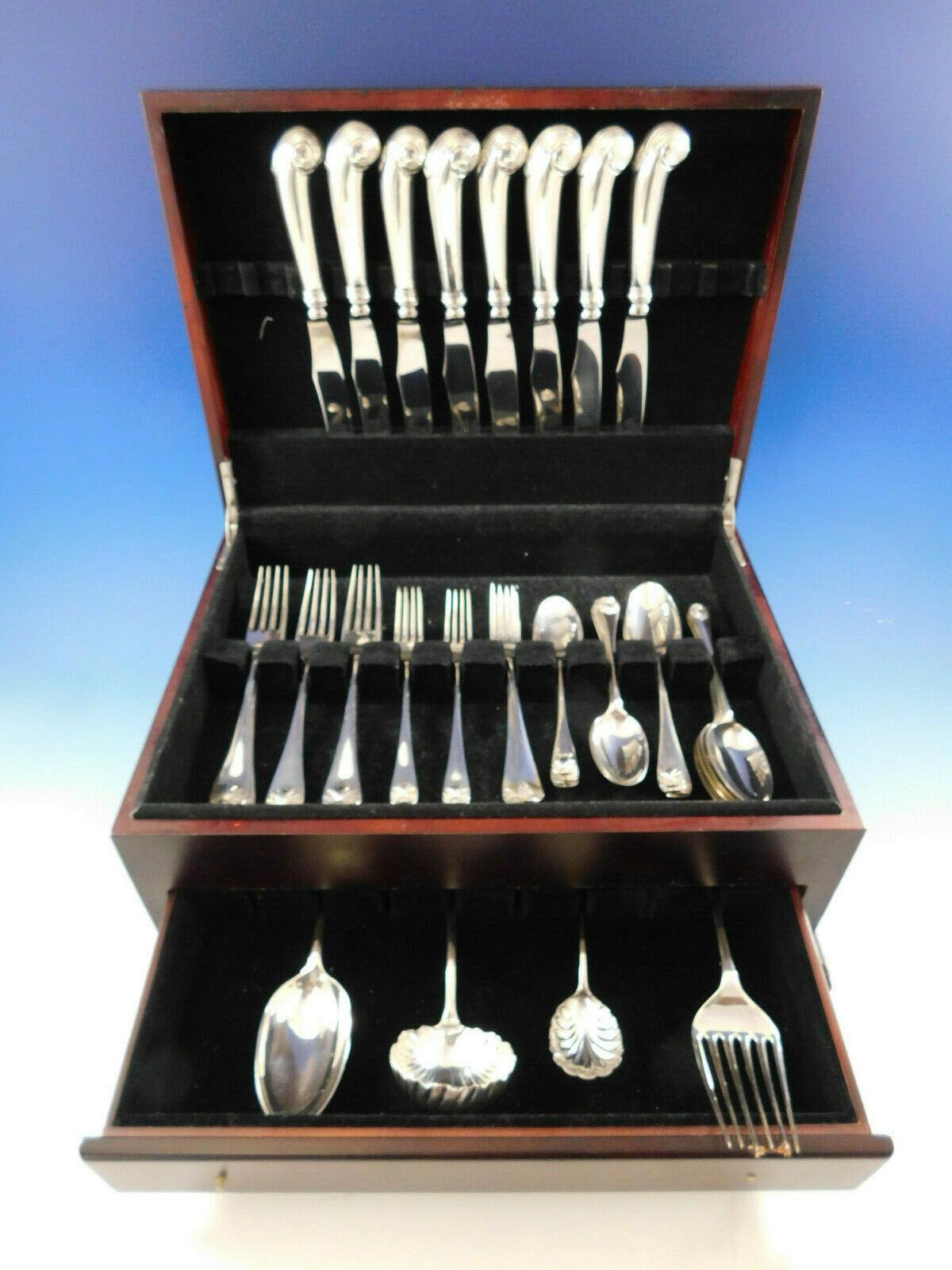 Impressive dinner size Williamsburg Shell by Stieff sterling silver flatware set of 44 pieces. This set includes:

8 dinner size knives, pistol grip, 9 3/4
