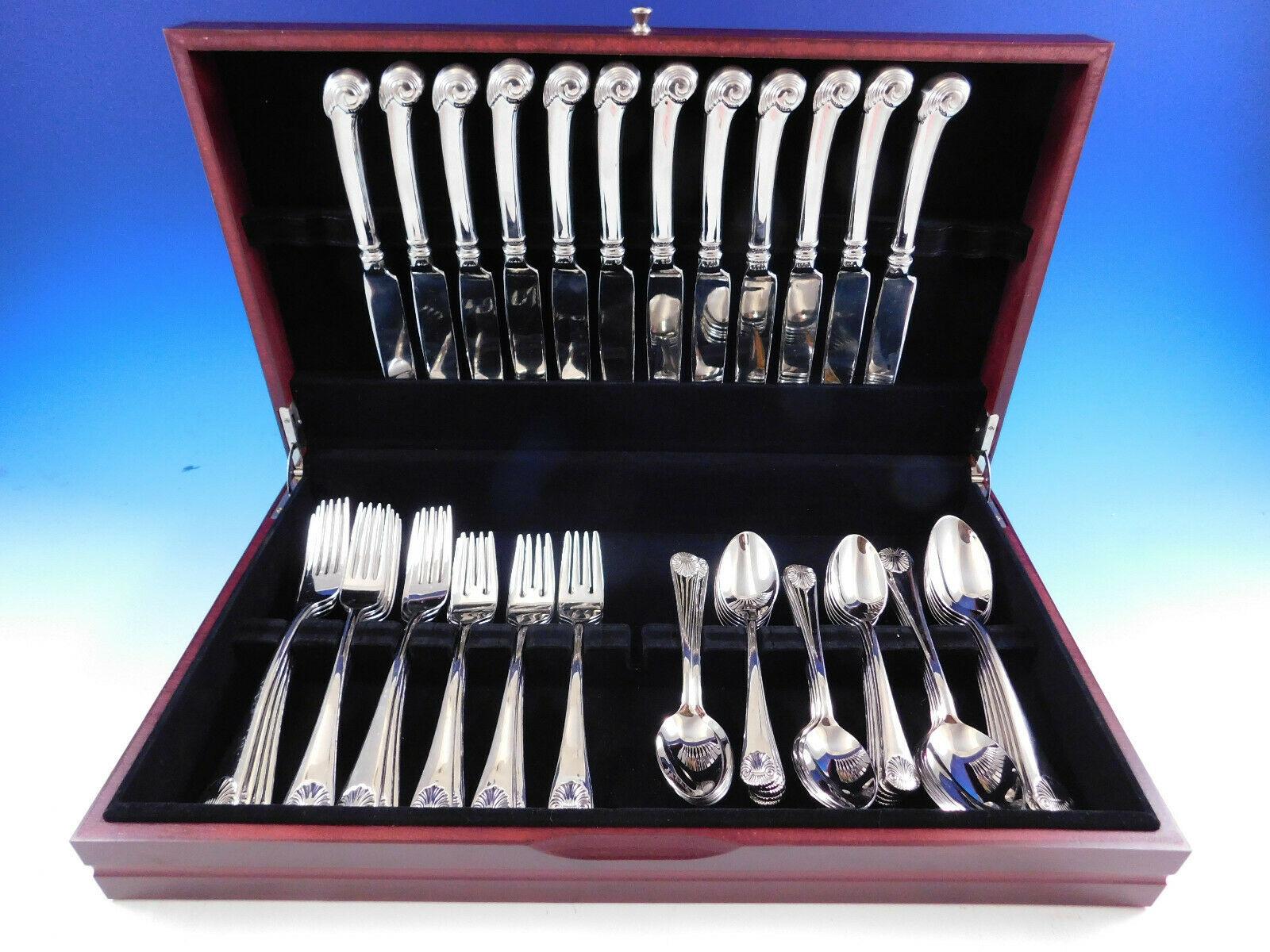 Estate Williamsburg Shell by William Roberts Stainless steel flatware set, 72 pieces. This set includes:

12 dinner knives, pistol grip, 9 5/8