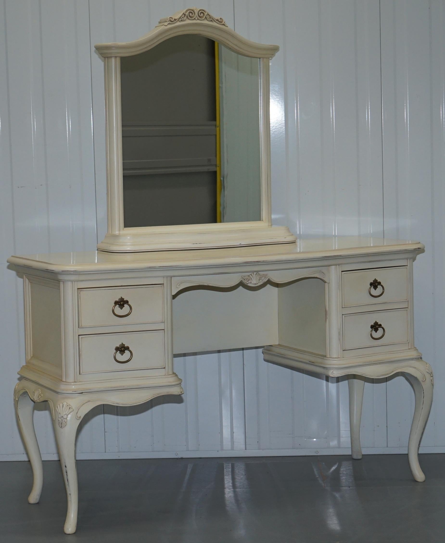 We are delighted to offer for sale this lovely Willis and Gambier Ivory collection solid beechwood dressing table chair and mirror

The Ivory bedroom collection is crafted from solid Birch and Birch veneers combined with a unique, hand-painted,